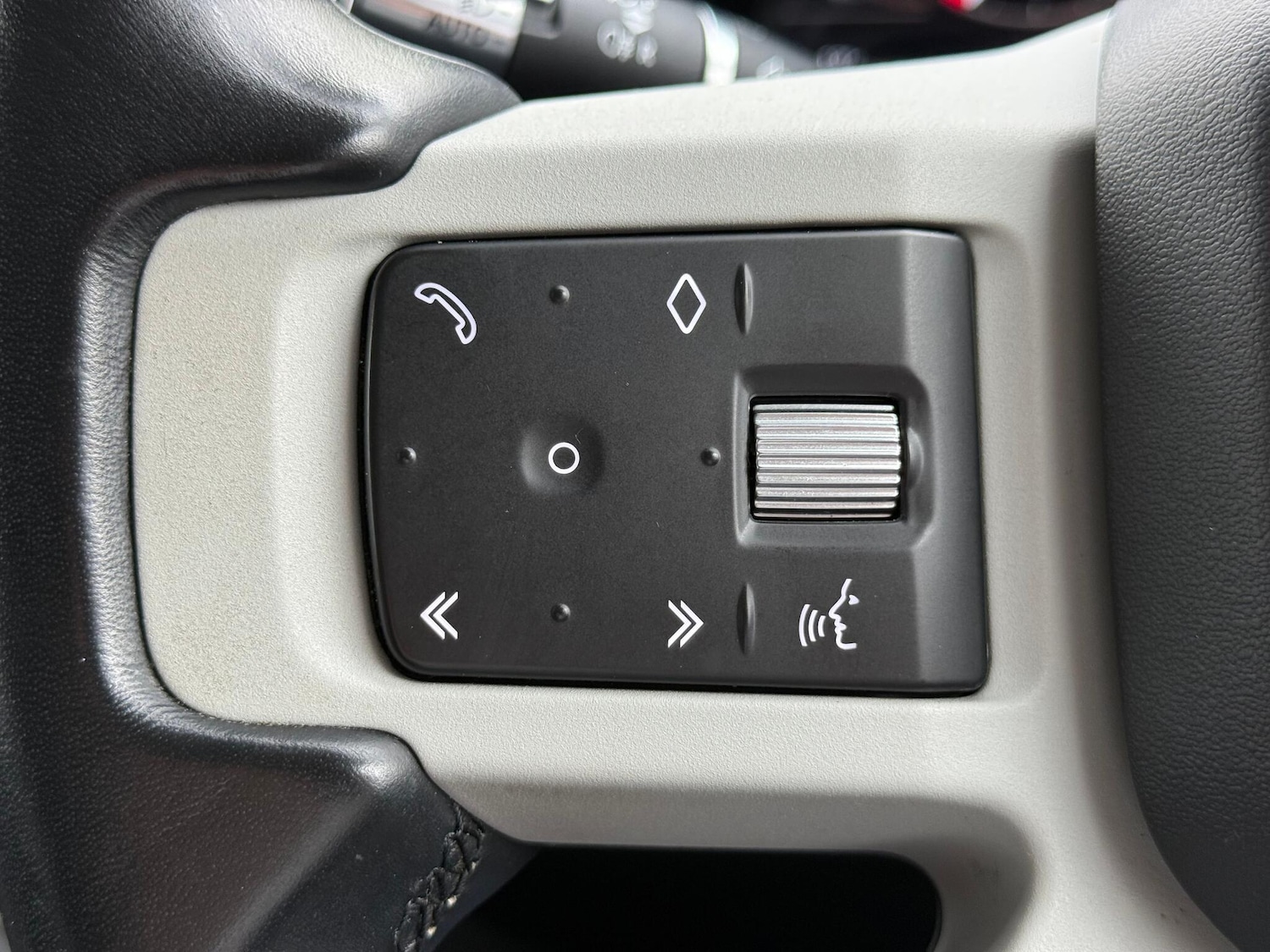 Used Land Rover Defender 90 2021 for sale - 76136026: Photo 25