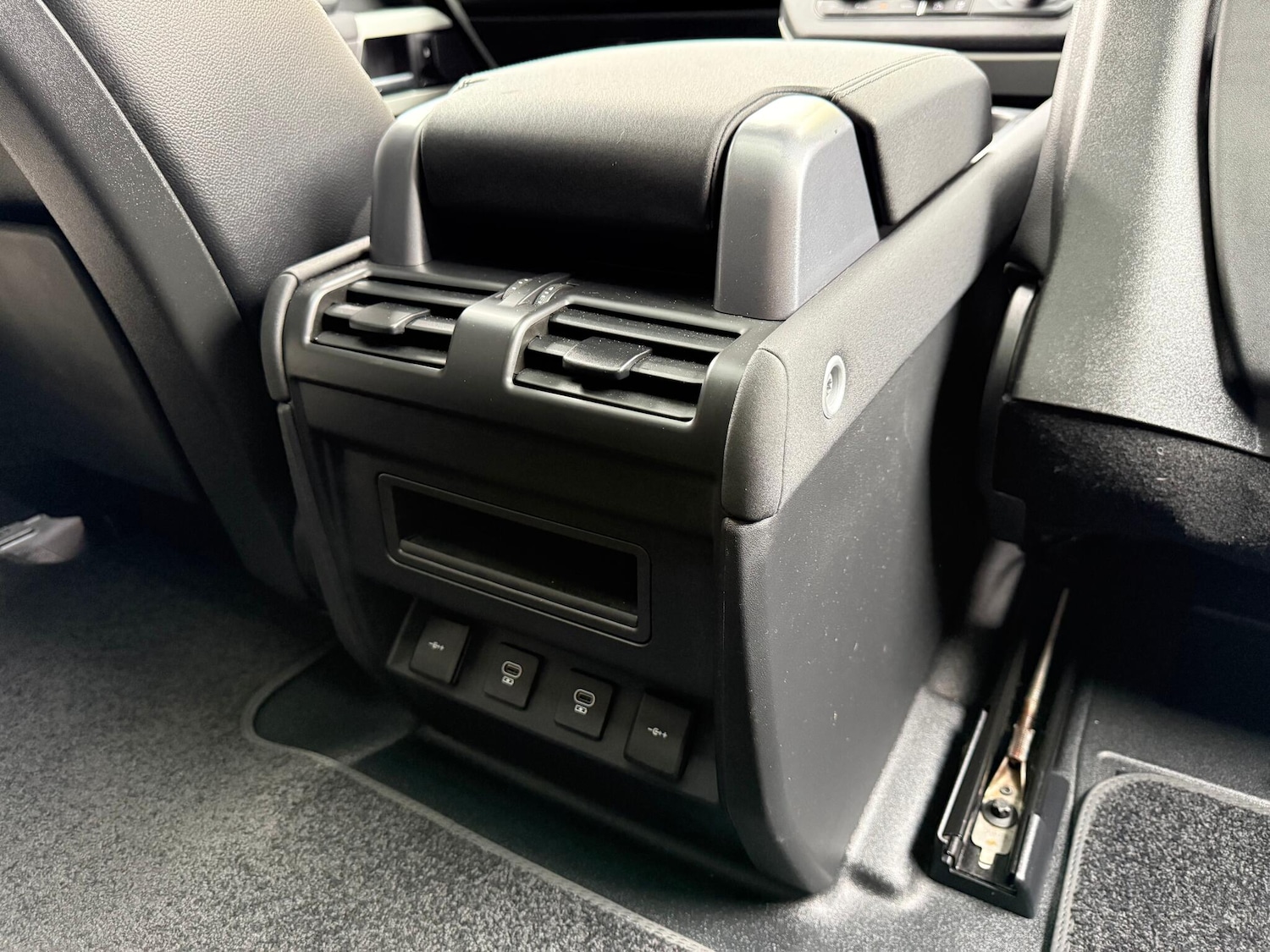 Used Land Rover Defender 90 2021 for sale - 76136026: Photo 37