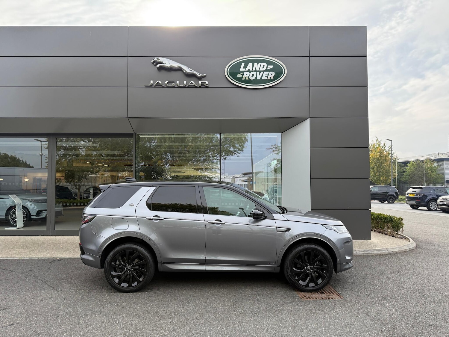 Used Land Rover Discovery Sport 2021 for sale - 76151396: Photo 2