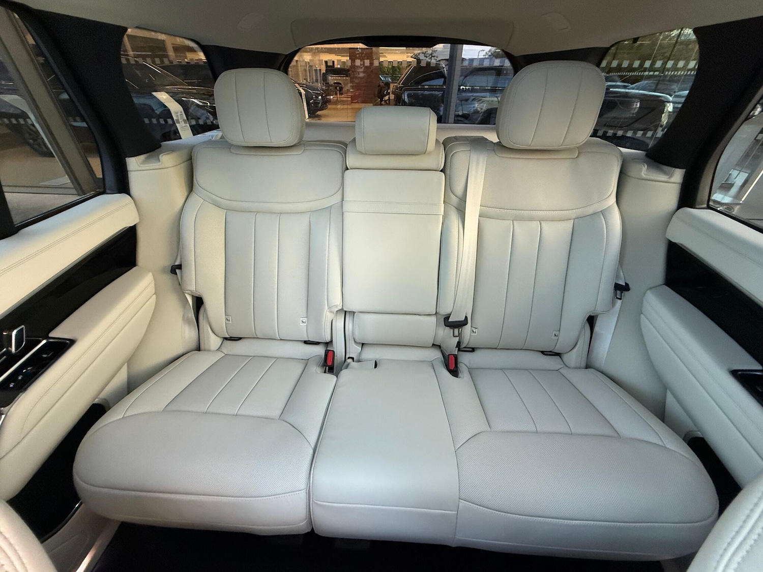 Used Land Rover Range Rover 2025 for sale - 76371590: Photo 11
