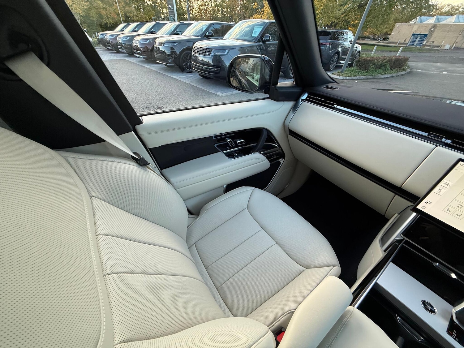Used Land Rover Range Rover 2025 for sale - 76371590: Photo 12