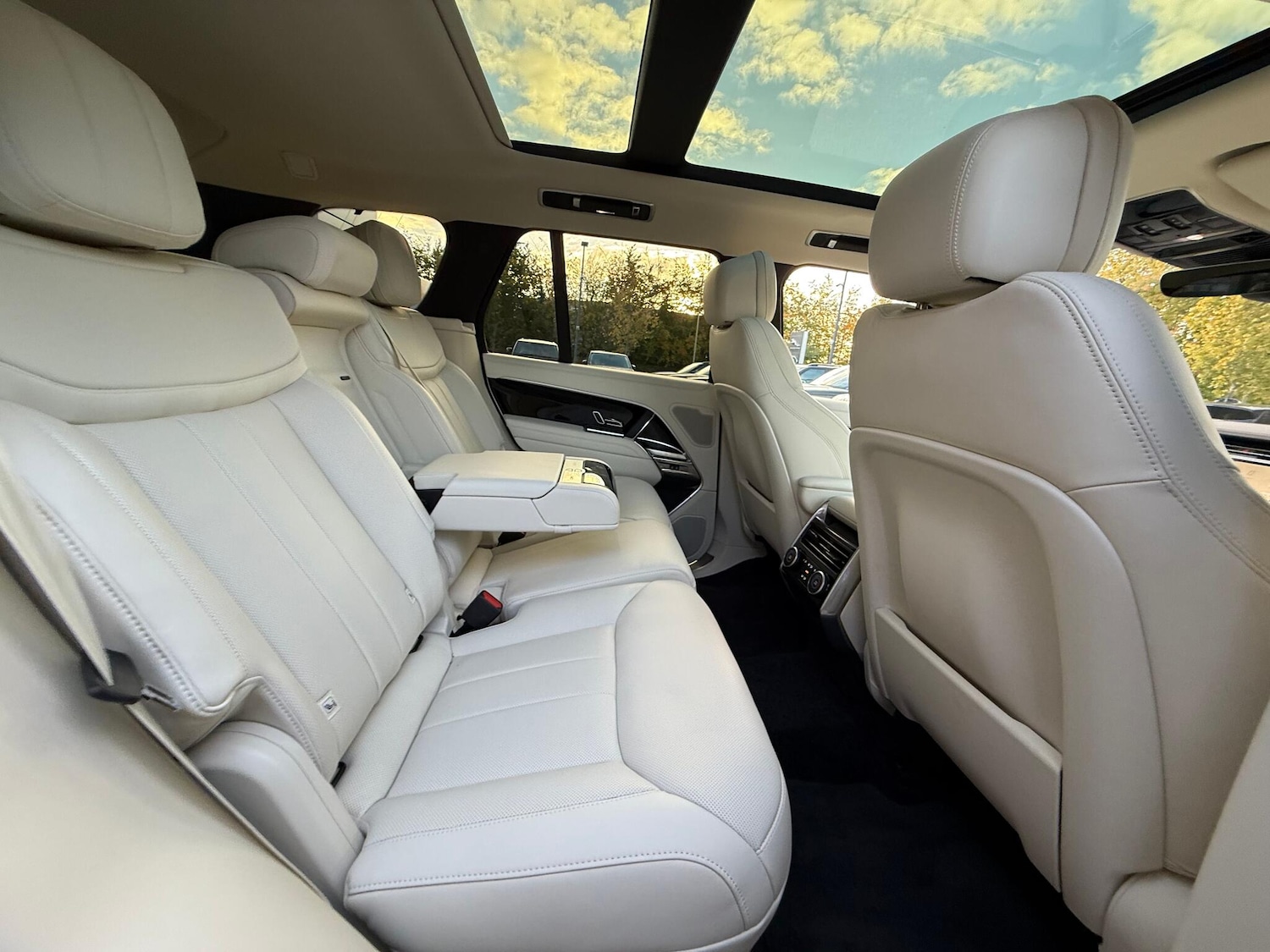 Used Land Rover Range Rover 2025 for sale - 76371590: Photo 41