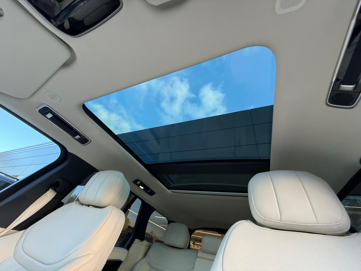 Used Land Rover Range Rover 2025 for sale - 76371590: Photo 5