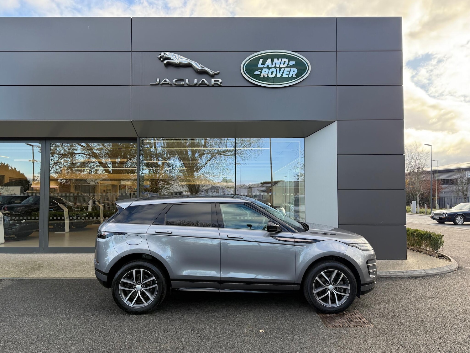 Used Land Rover Range Rover Evoque 2023 for sale - 76926042: Photo 2
