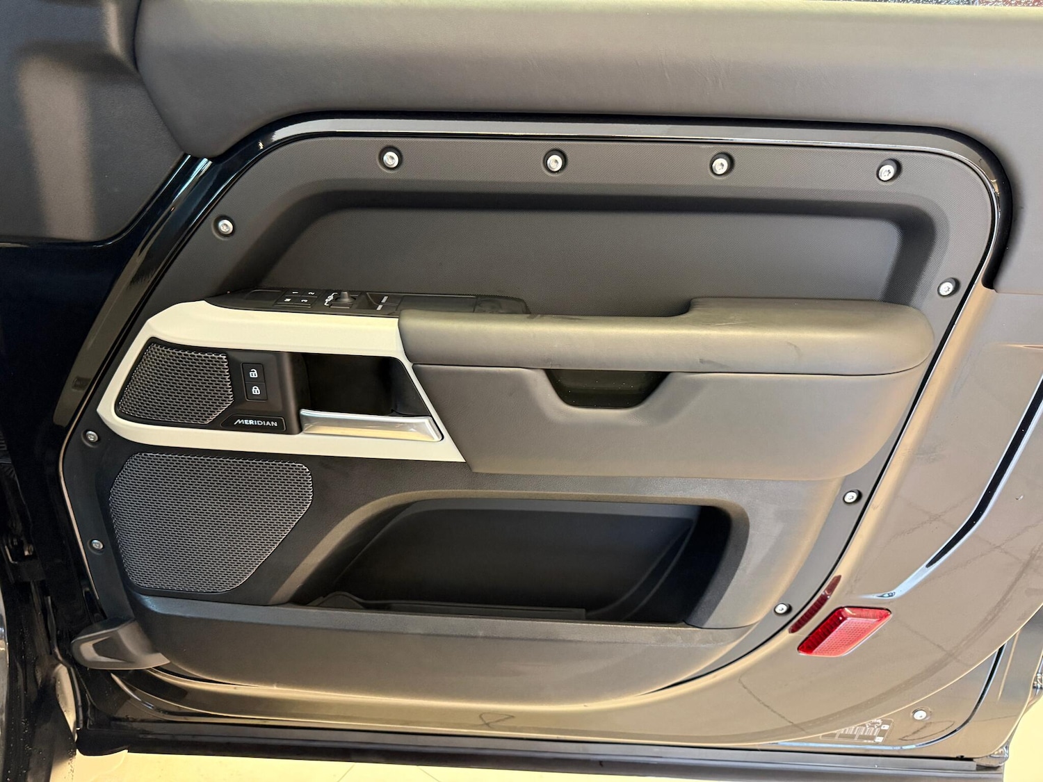 Used Land Rover Defender 90 for sale - 77291278: Photo 40