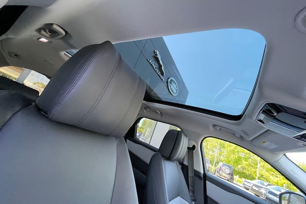 Used Land Rover Range Rover Velar 2025 for sale - 76226279: Photo 36