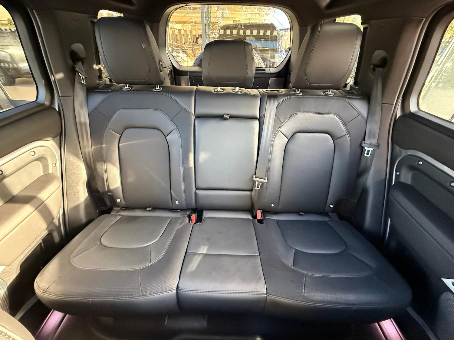 Used Land Rover Defender 110 2023 for sale - 76370679: Photo 11