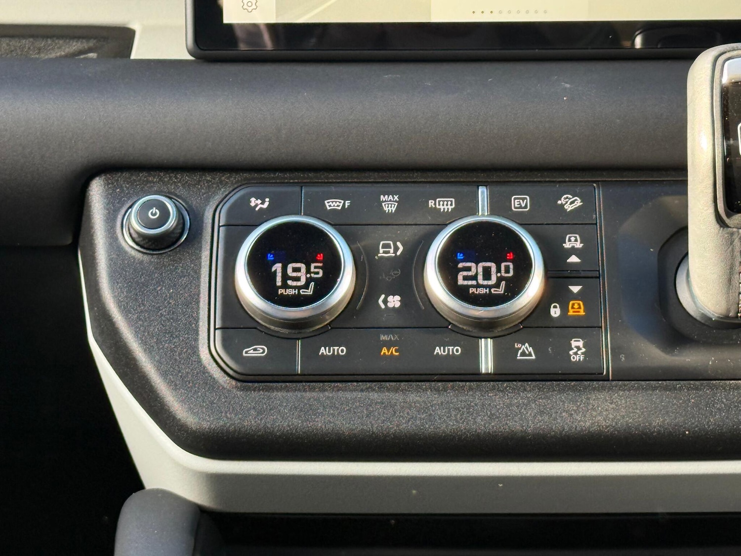 Used Land Rover Defender 110 2023 for sale - 76370679: Photo 16