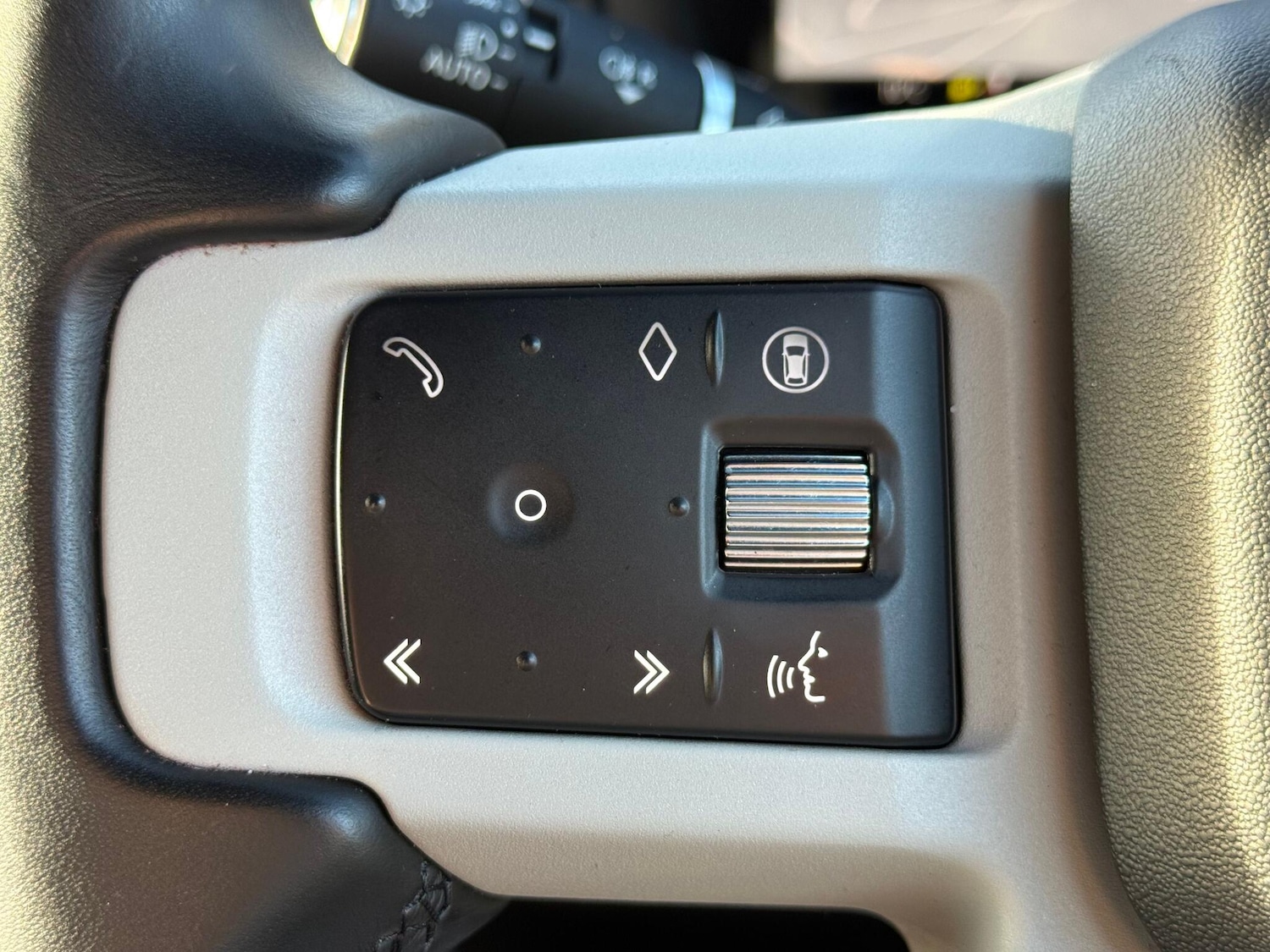 Used Land Rover Defender 110 2023 for sale - 76370679: Photo 25