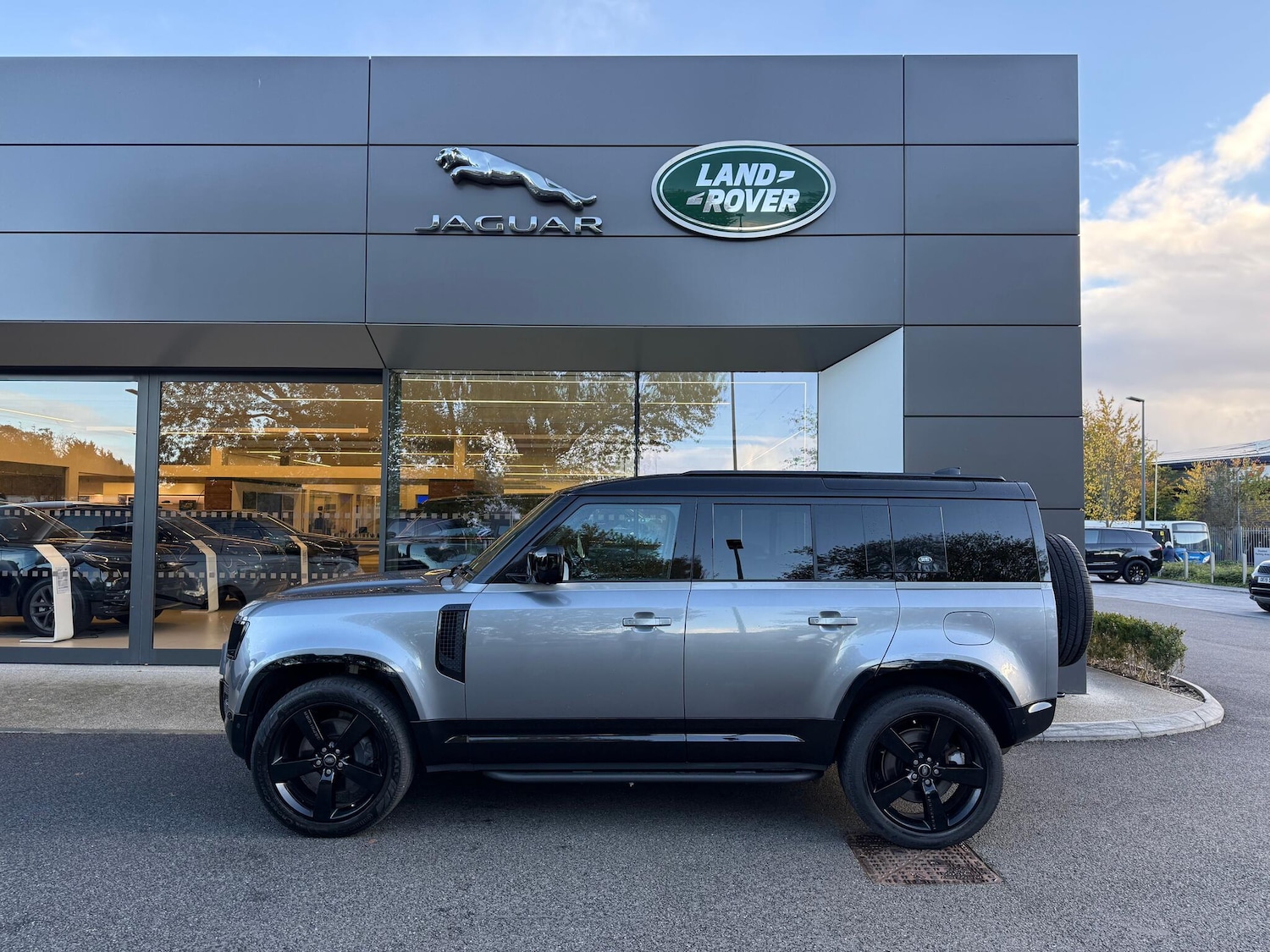 Used Land Rover Defender 110 2023 for sale - 76370679: Photo 26