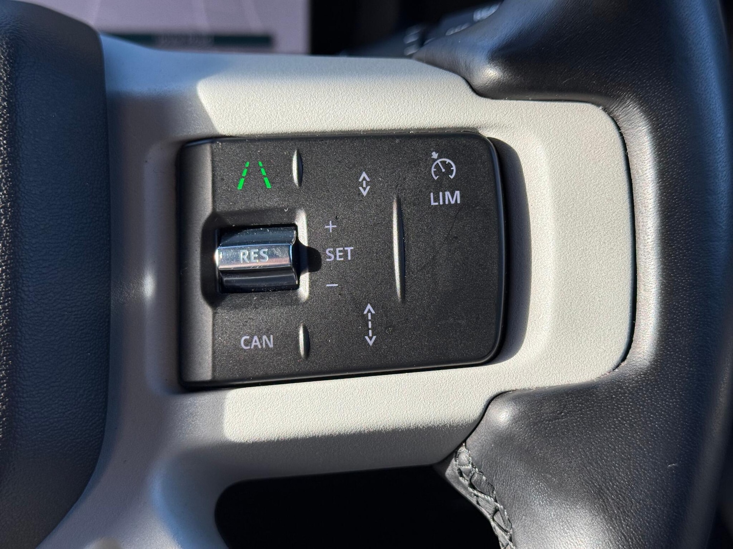 Used Land Rover Defender 110 2023 for sale - 76370679: Photo 27