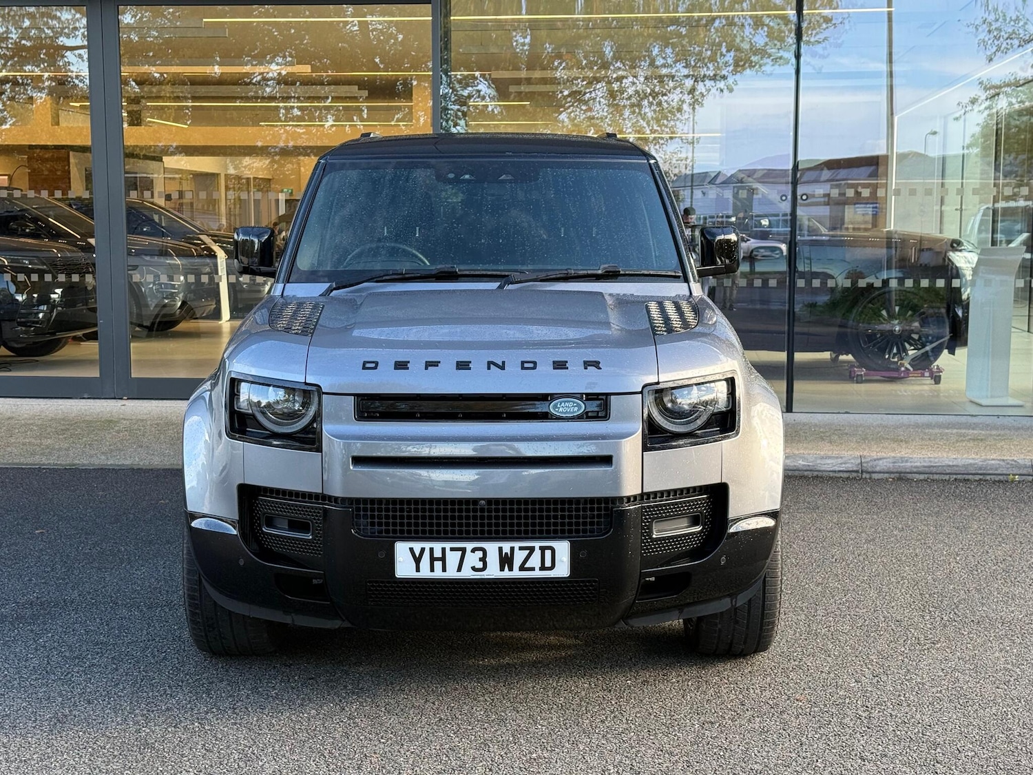 Used Land Rover Defender 110 2023 for sale - 76370679: Photo 6