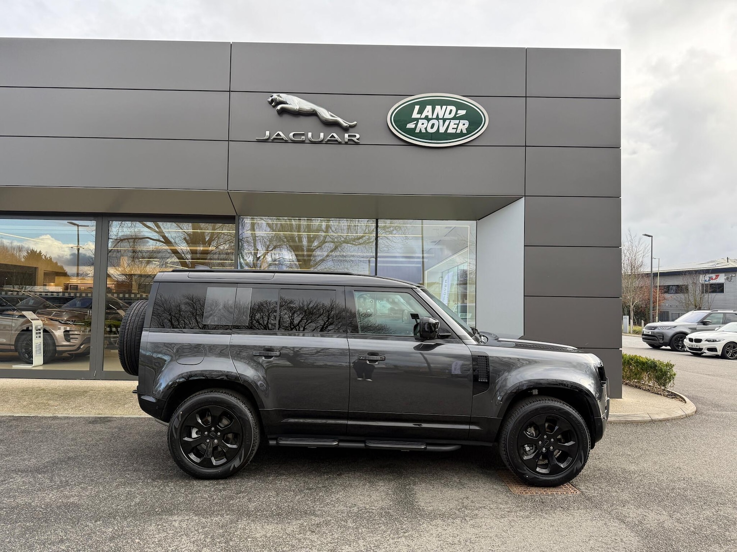 Used Land Rover Defender 110 for sale - 77549666: Photo 2