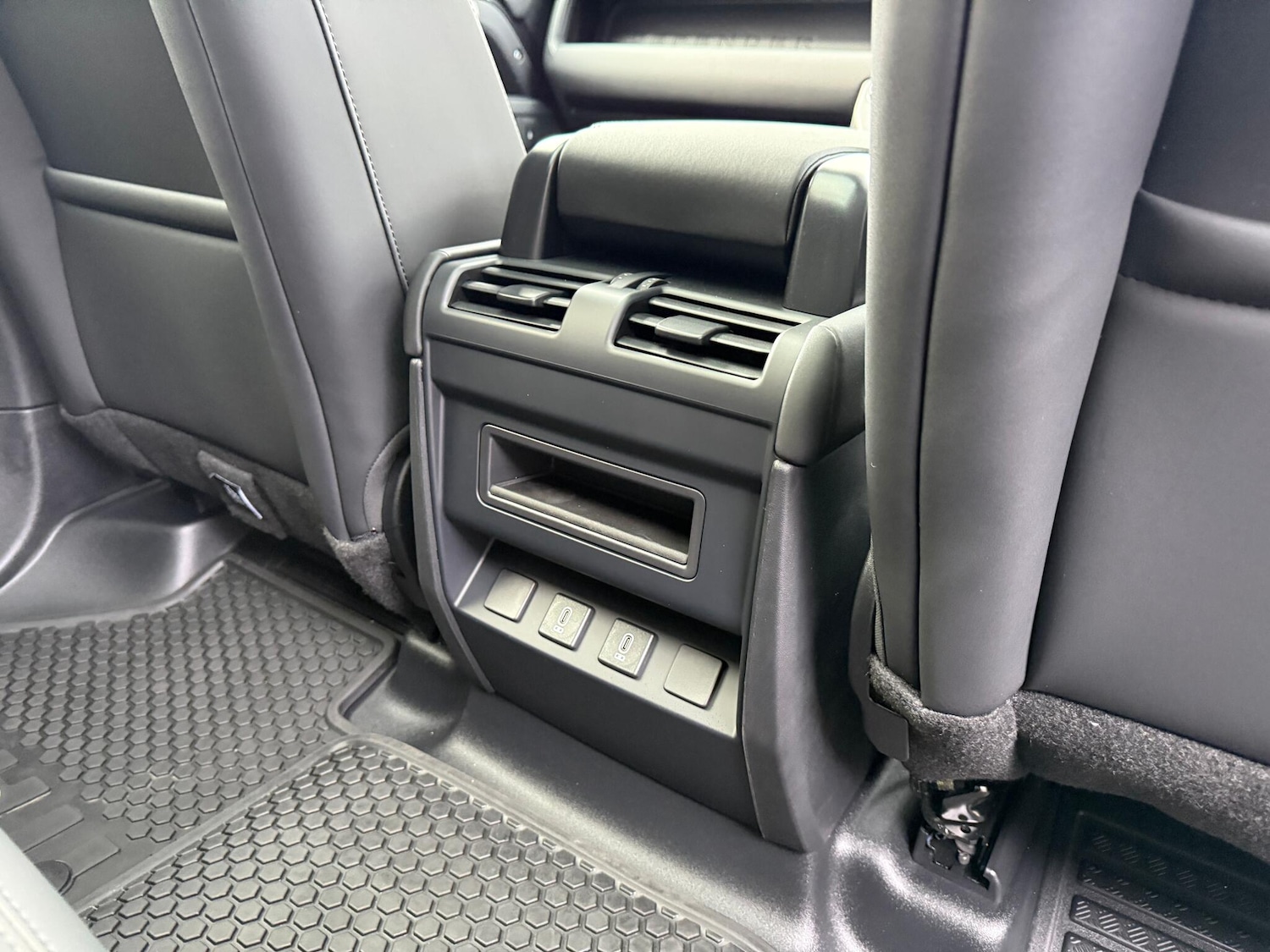 Used Land Rover Defender 110 for sale - 77549666: Photo 32