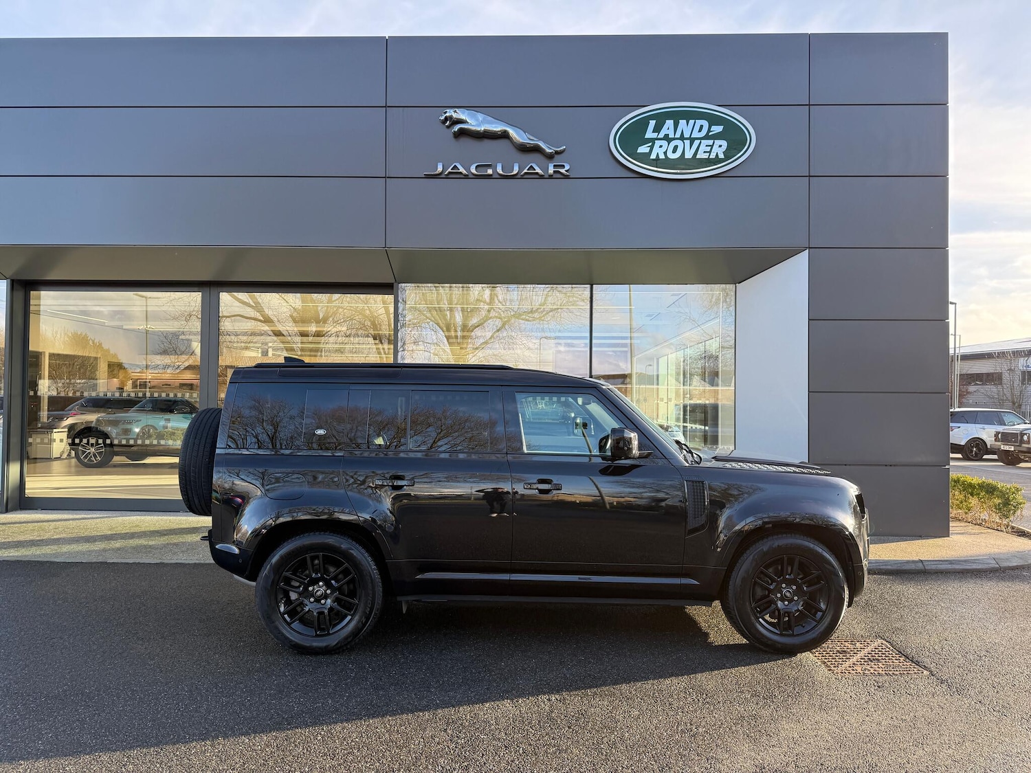 Used Land Rover Defender 2022 for sale - 77229798: Photo 2