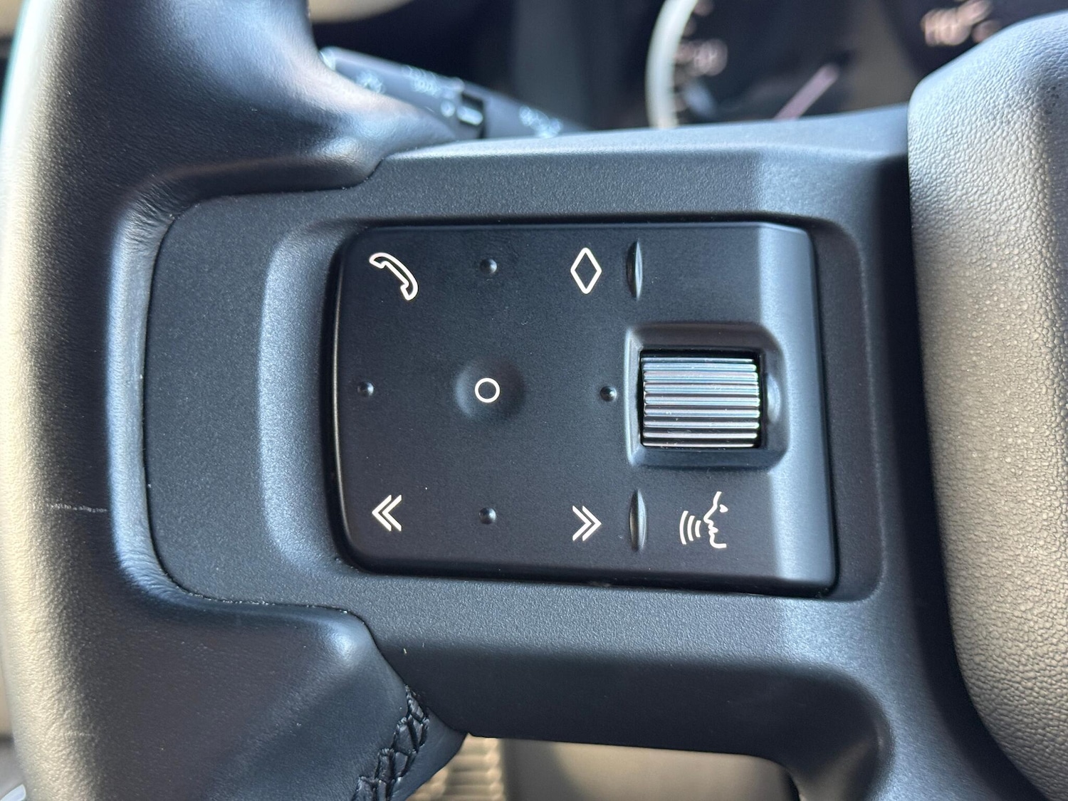 Used Land Rover Defender 2022 for sale - 77229798: Photo 24