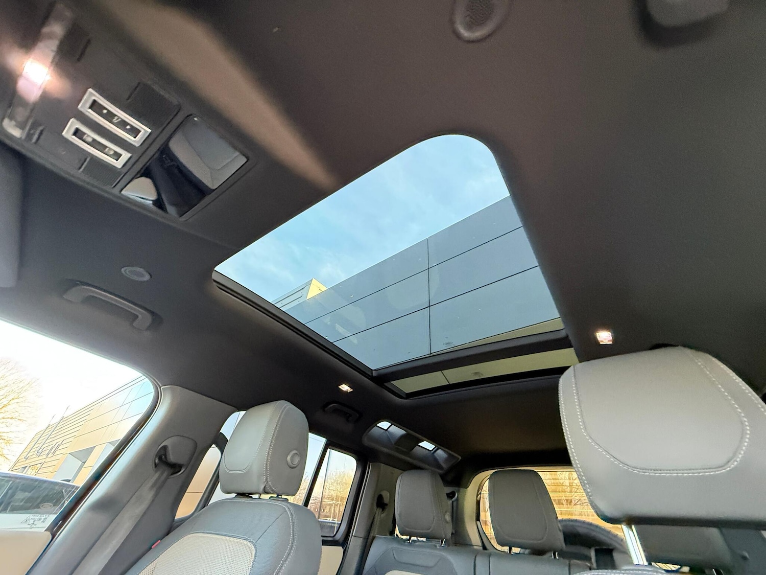 Used Land Rover Defender 2022 for sale - 77229798: Photo 5