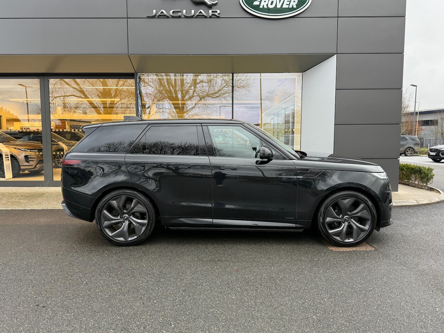 Used Land Rover Range Rover Sport 2024 for sale - 77411475: Photo 2