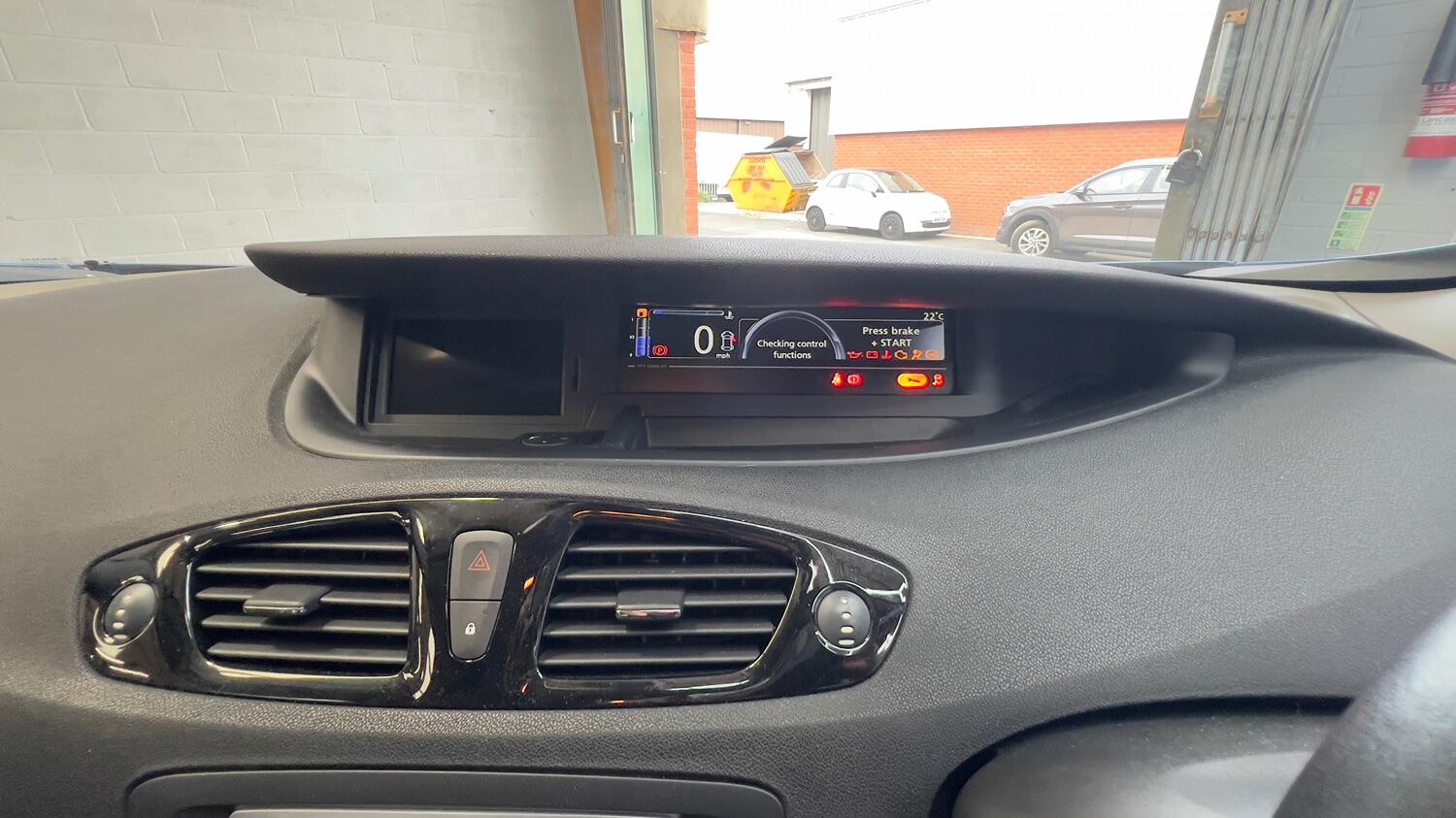 Used Renault Scenic 2014 for sale - 77220544: Photo 13