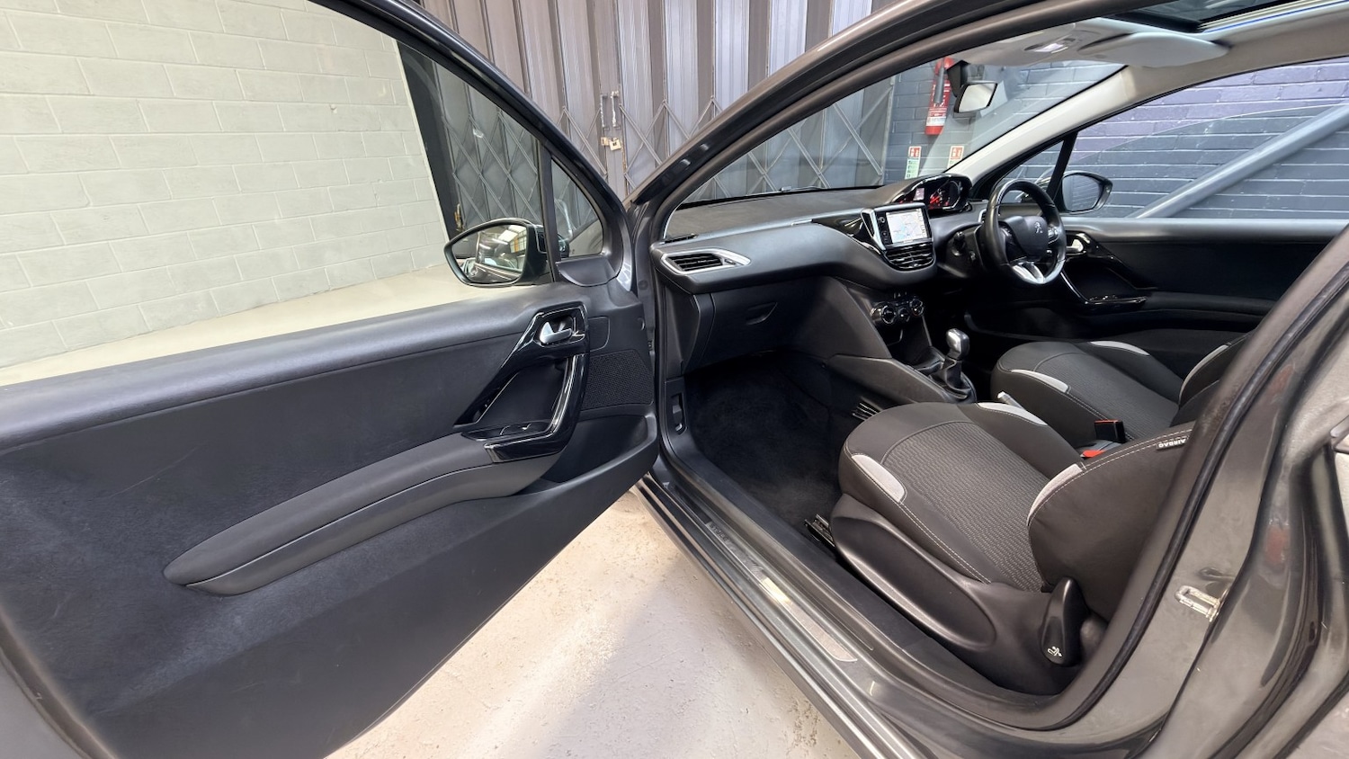 Used Peugeot 208 2014 for sale - 78070619: Photo 11