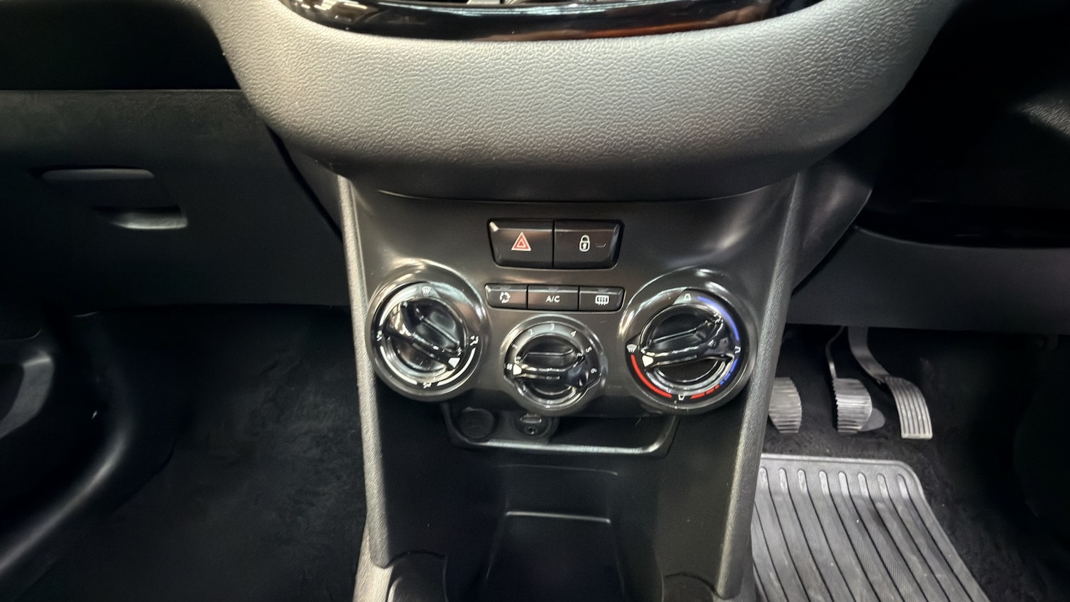 Used Peugeot 208 2014 for sale - 78070619: Photo 12