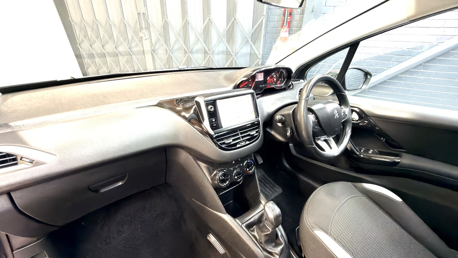 Used Peugeot 208 2014 for sale - 78070619: Photo 8