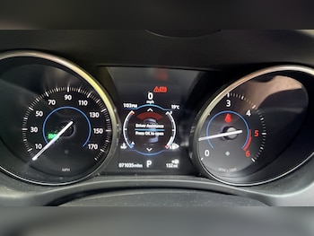 Used Jaguar XE 2017 for sale - 79277621: Photo