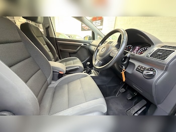 Used Volkswagen Touran 2013 for sale - 79211468: Photo