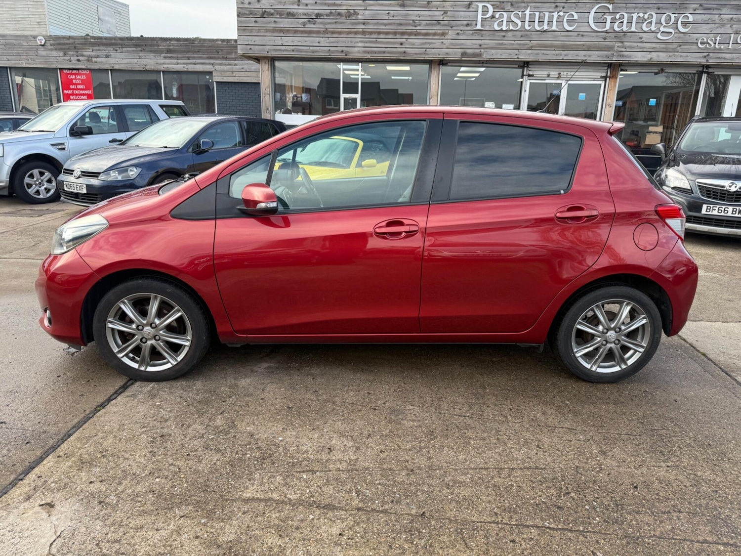 Used Toyota Yaris 2013 for sale - 76832761: Photo 15