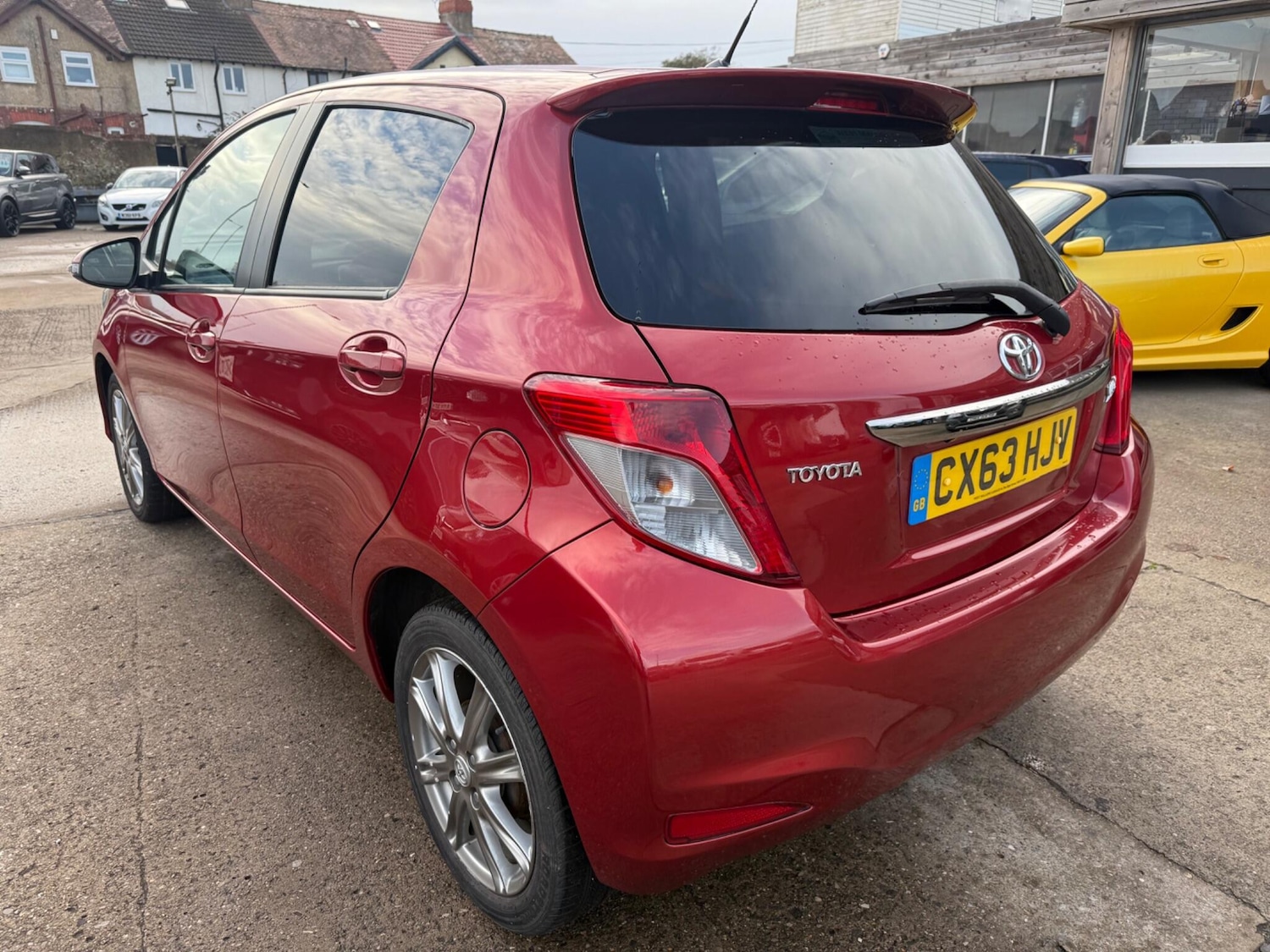 Used Toyota Yaris 2013 for sale - 76832761: Photo 2