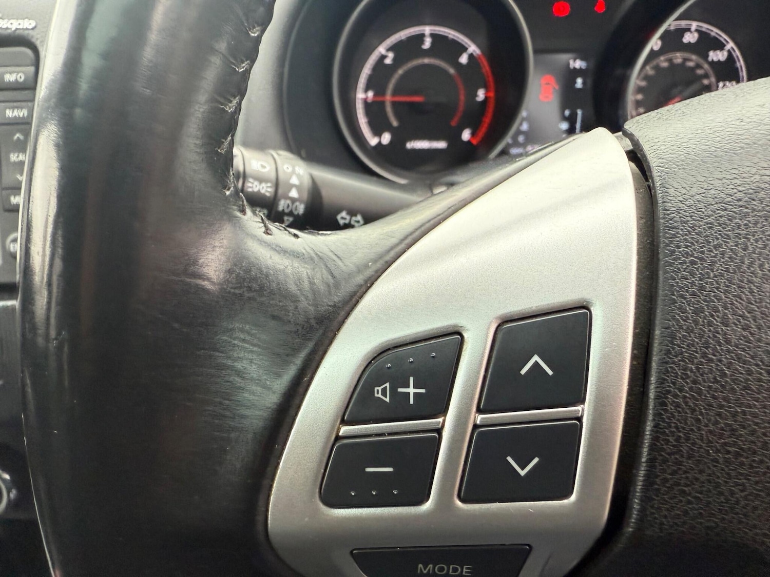 Used Mitsubishi Outlander 2011 for sale - 76457572: Photo 10