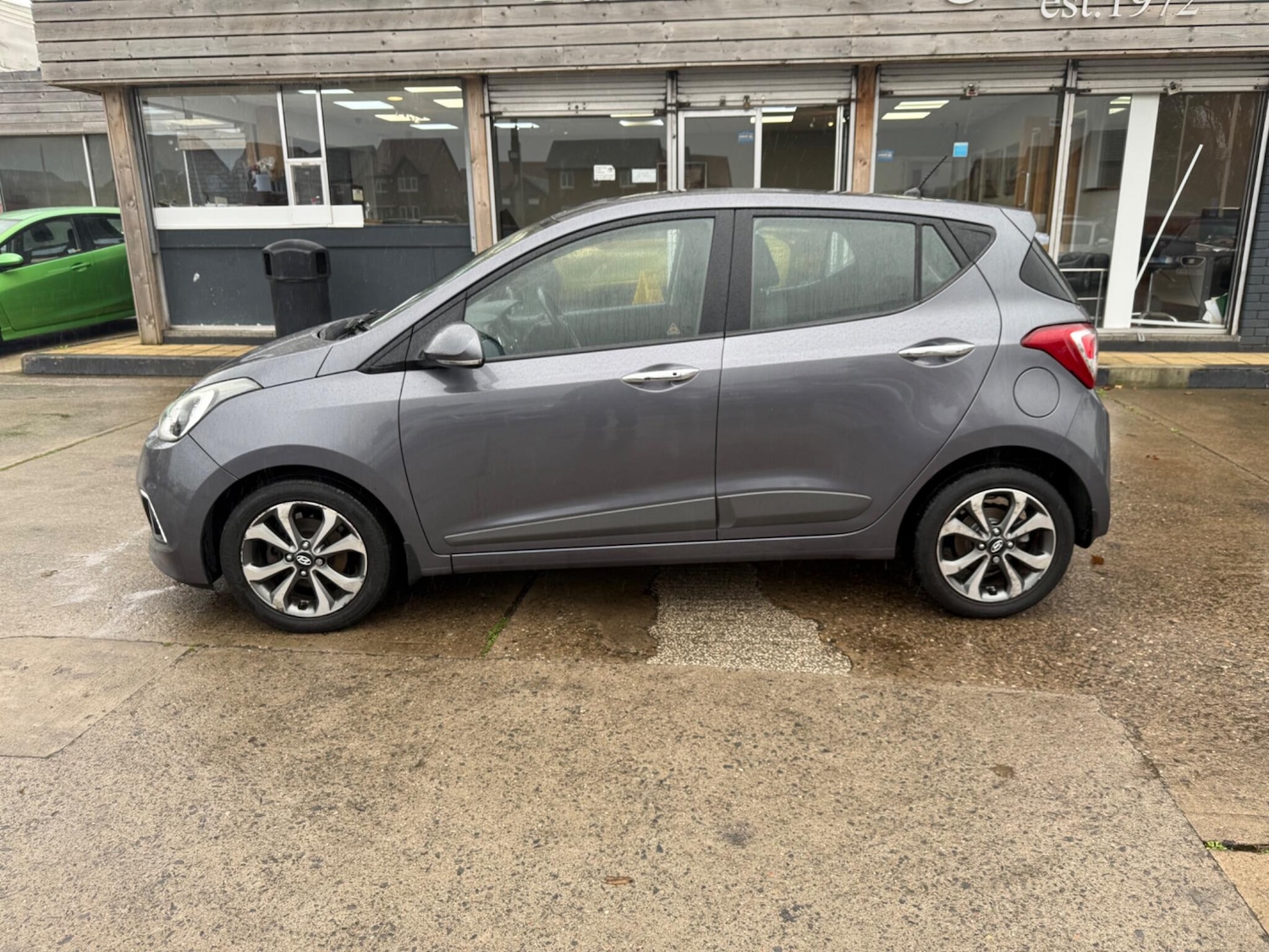 Used Hyundai i10 2015 for sale - 76336060: Photo 17