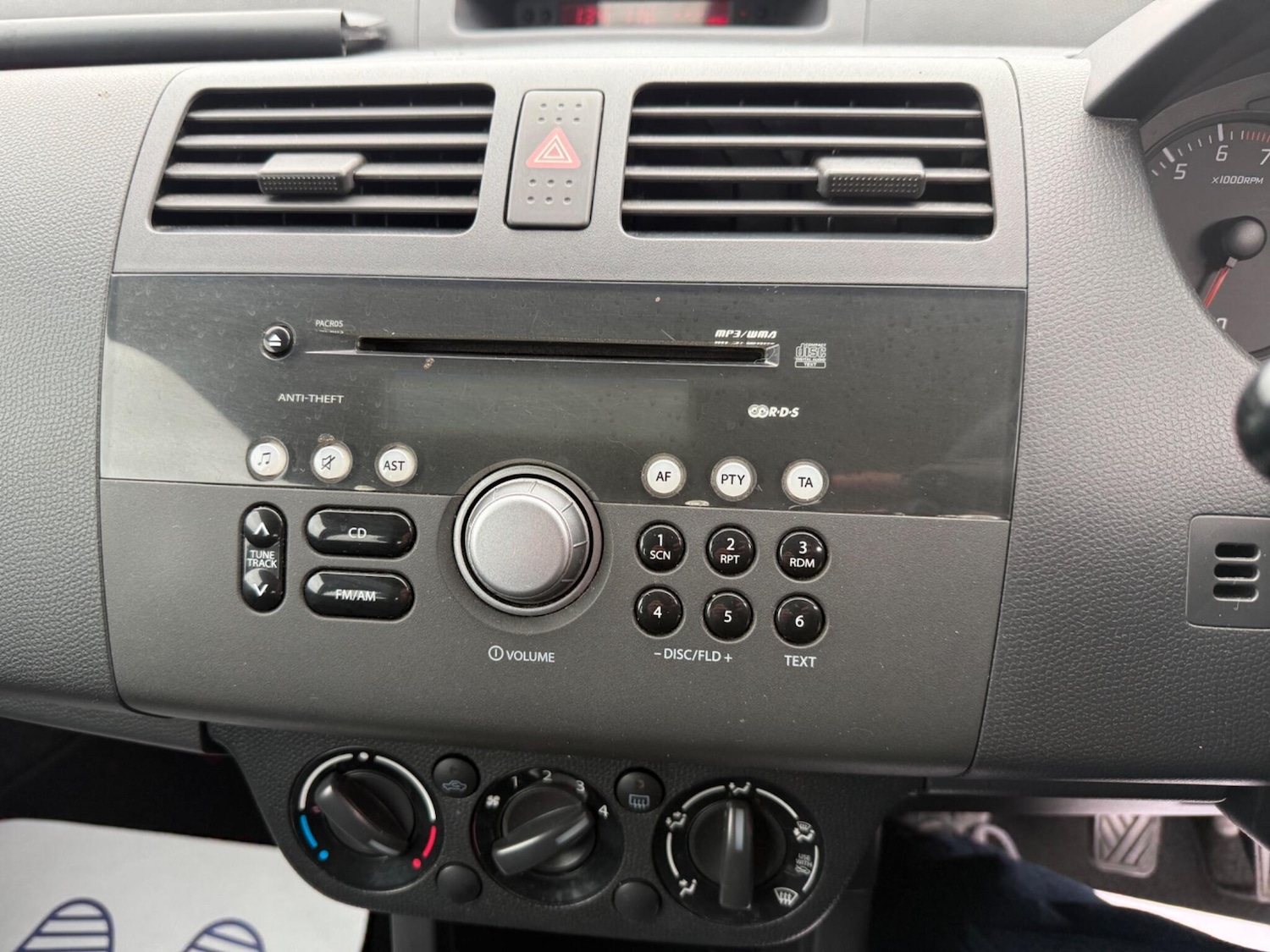 Used Suzuki Swift 2009 for sale - 76432699: Photo 8