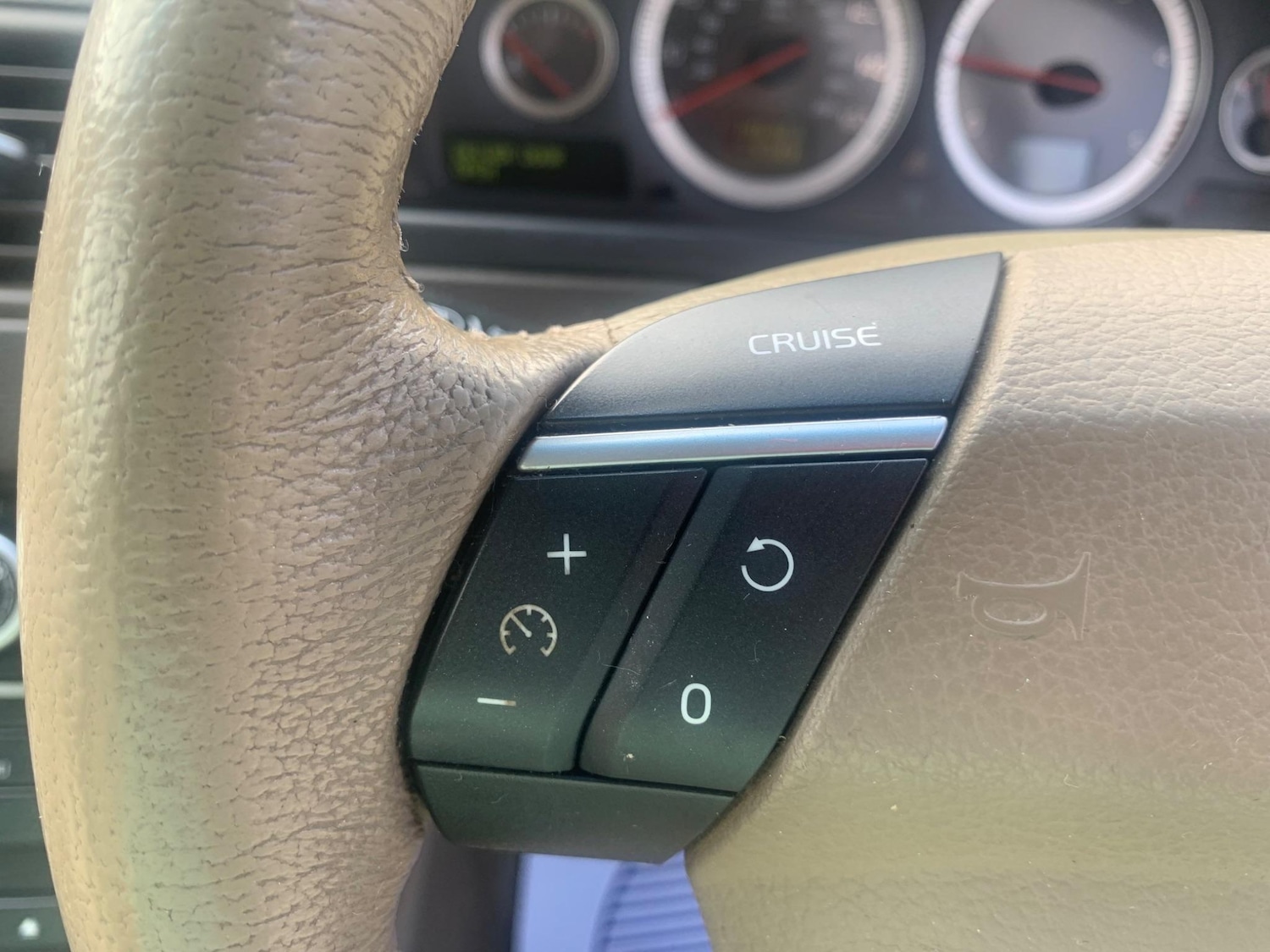 Used Volvo XC90 2010 for sale - 76992851: Photo 9