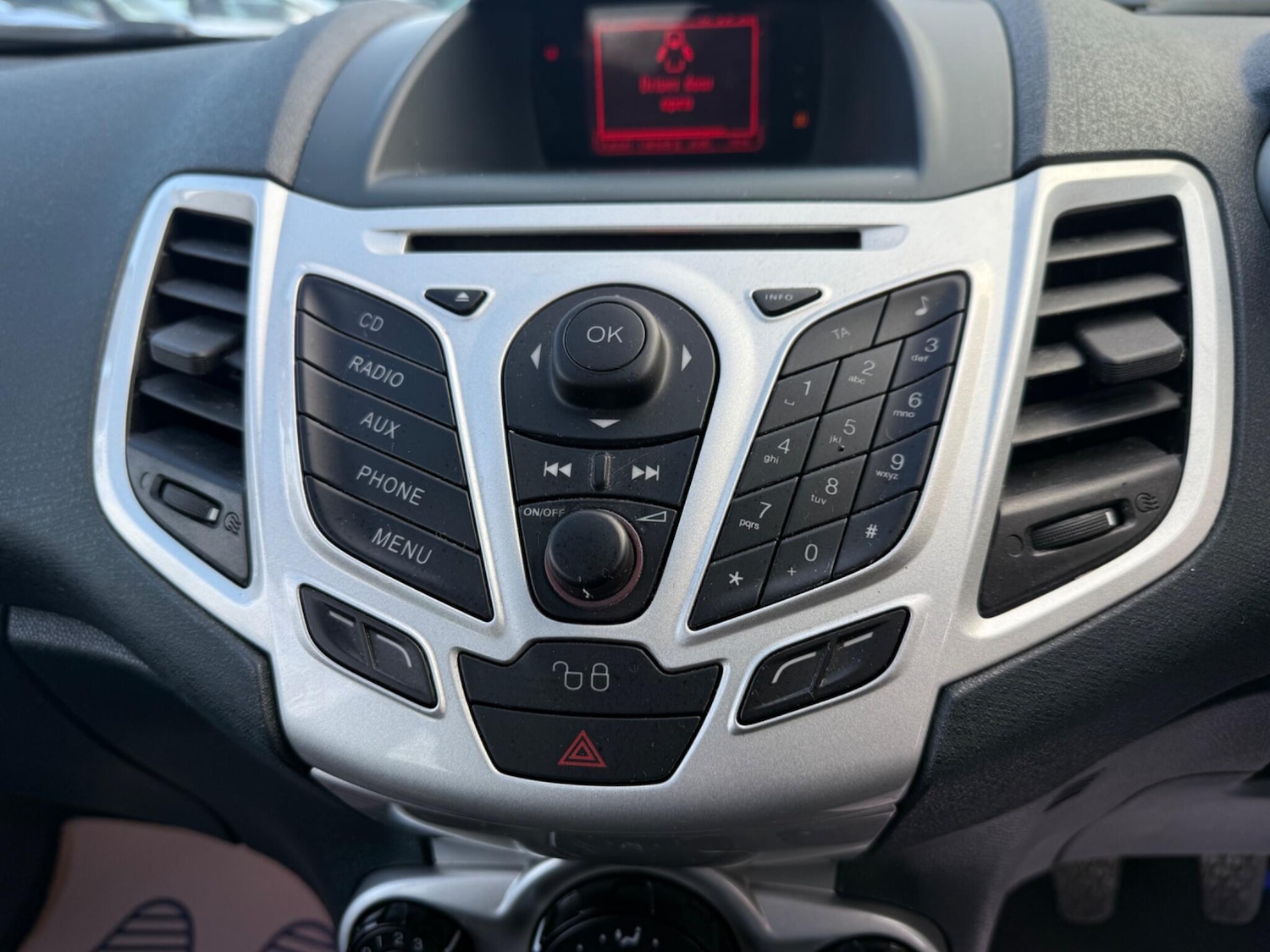 Used Ford Fiesta 2011 for sale - 76389326: Photo 6