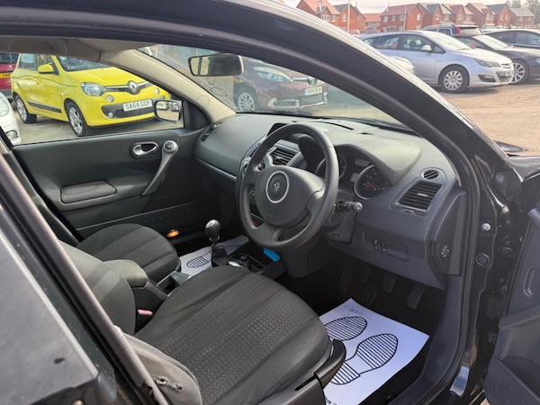 Used Renault Megane 2006 for sale - 76259502: Photo 2