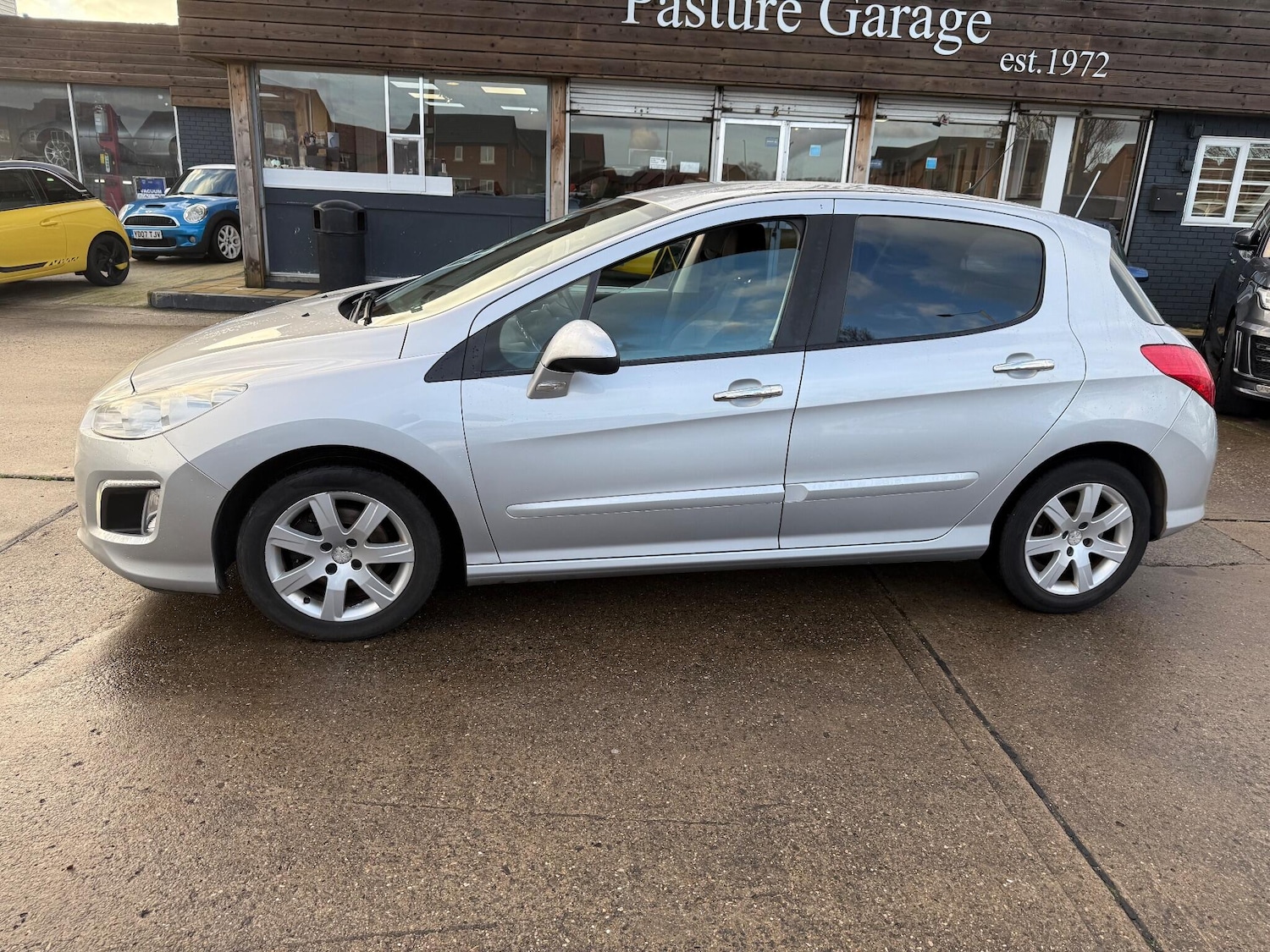 Used Peugeot 308 2013 for sale - 76964386: Photo 16