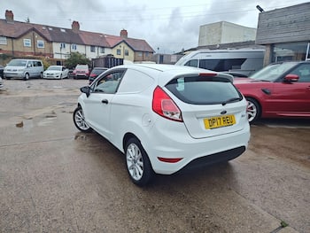 Used Ford Fiesta 2017 for sale - 79680987: Photo