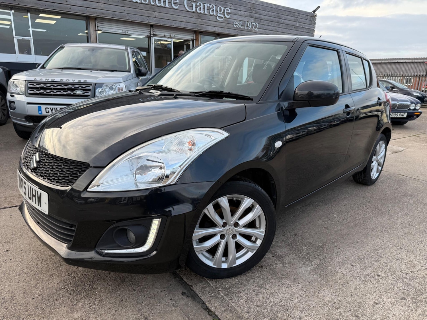 Used Suzuki Swift 2015 for sale - 76573045: Photo 1