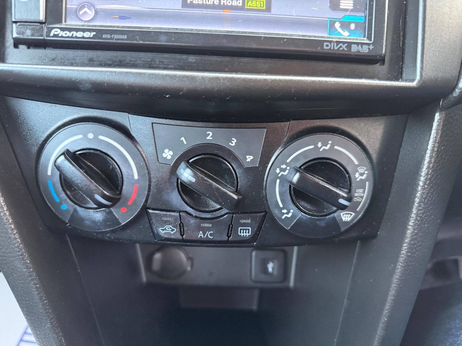 Used Suzuki Swift 2015 for sale - 76573045: Photo 8