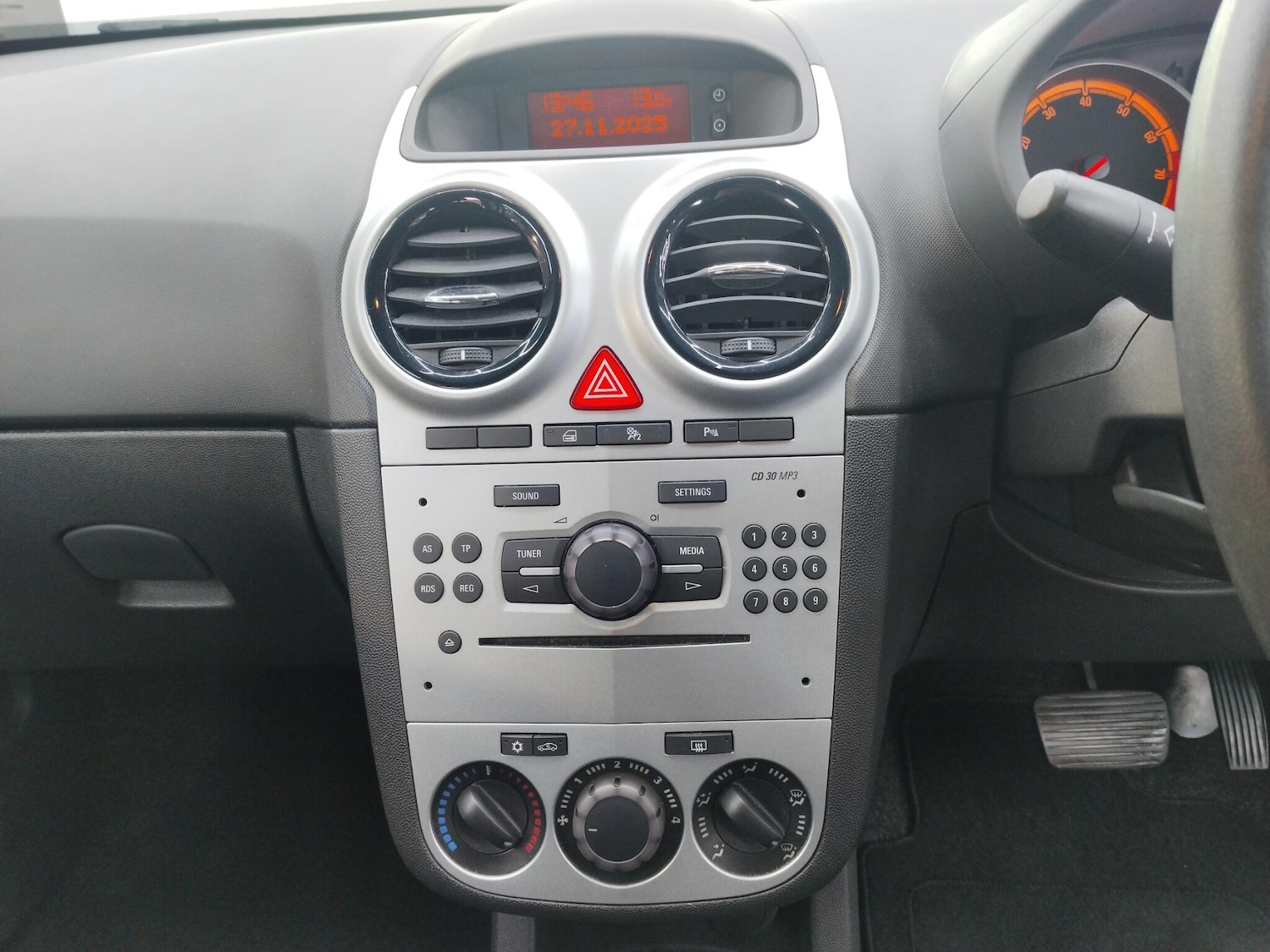 Used Vauxhall Corsa 2013 for sale - 76735317: Photo 10