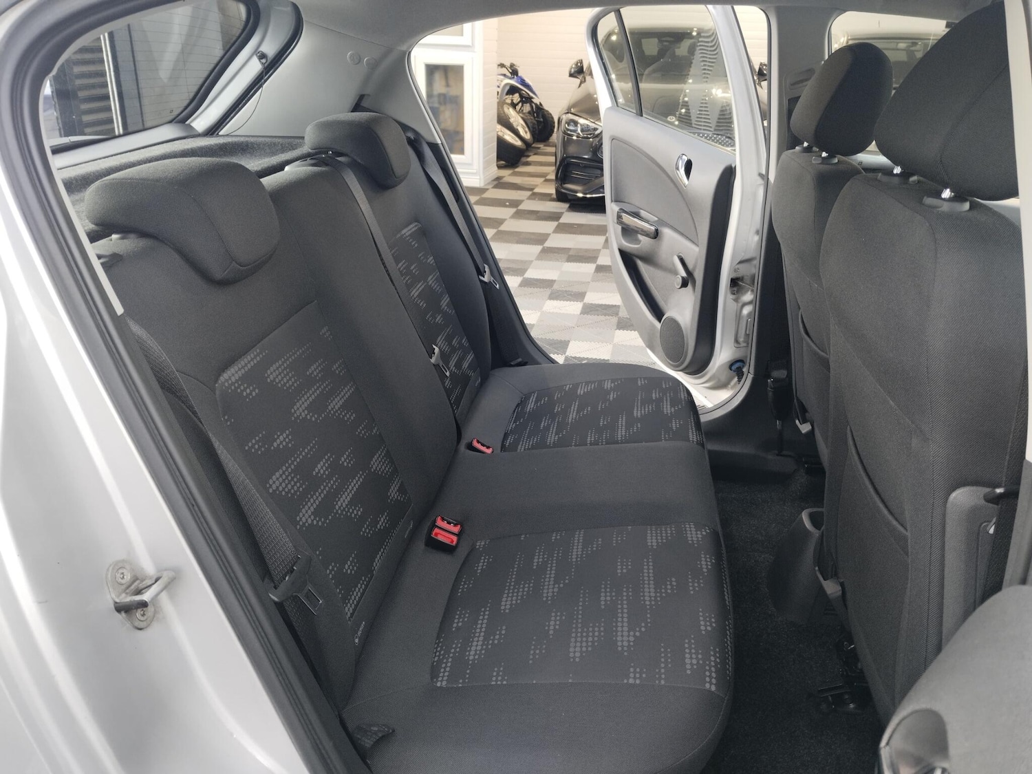 Used Vauxhall Corsa 2013 for sale - 76735317: Photo 12