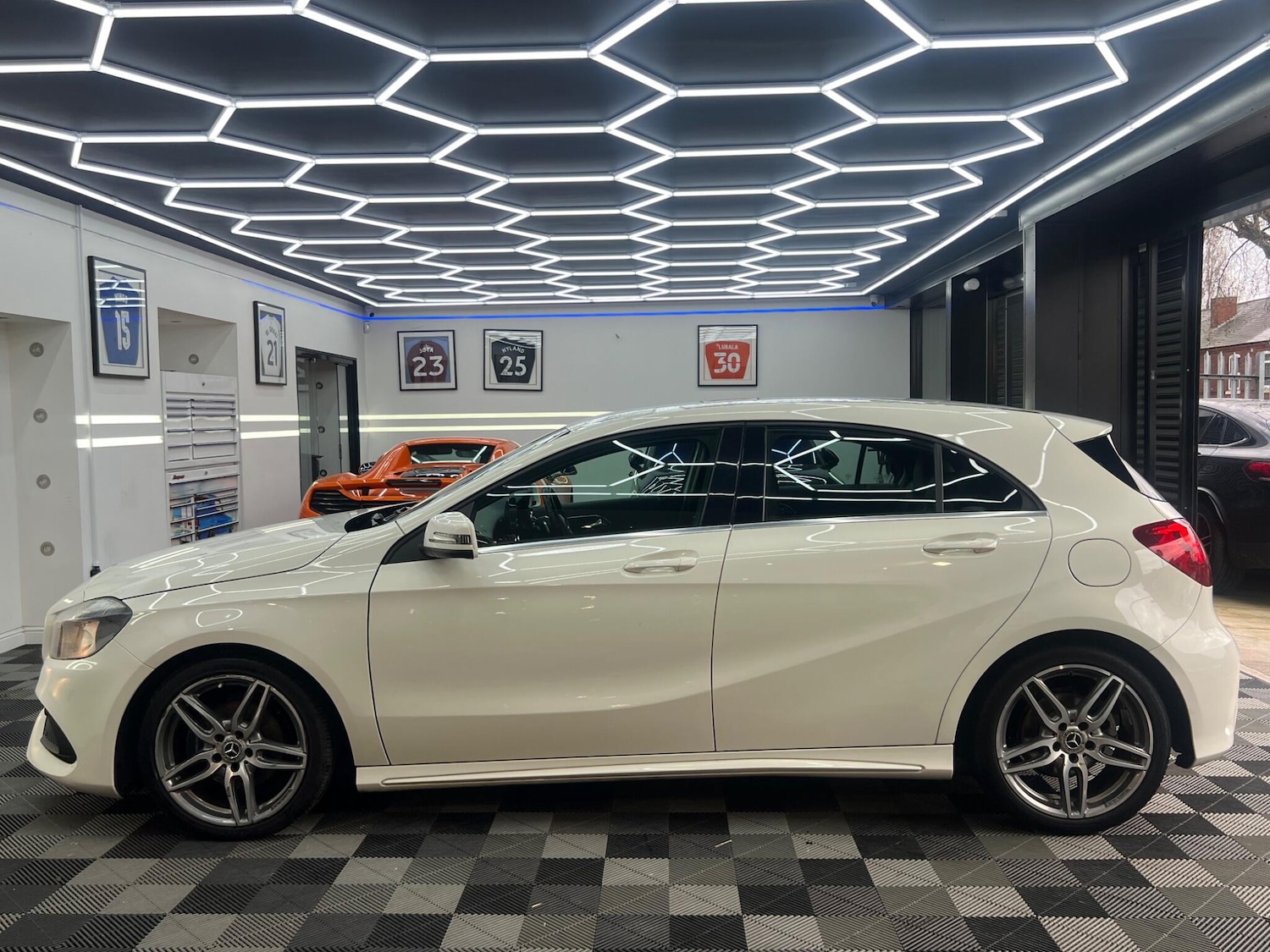 Used Mercedes-Benz A-Class 2017 for sale - 76612965: Photo 5