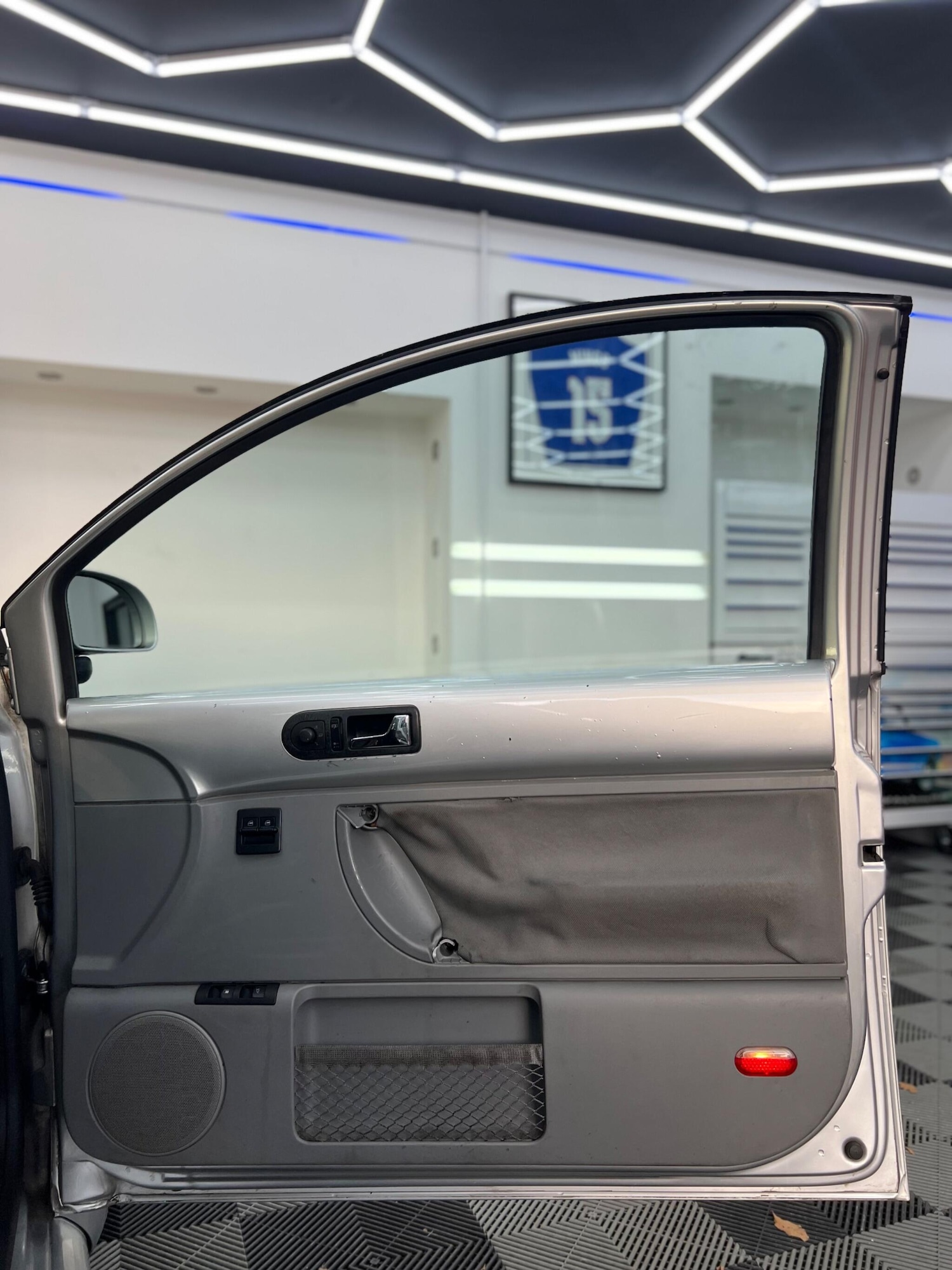 Used Volkswagen Beetle 2001 for sale - 76658838: Photo 12