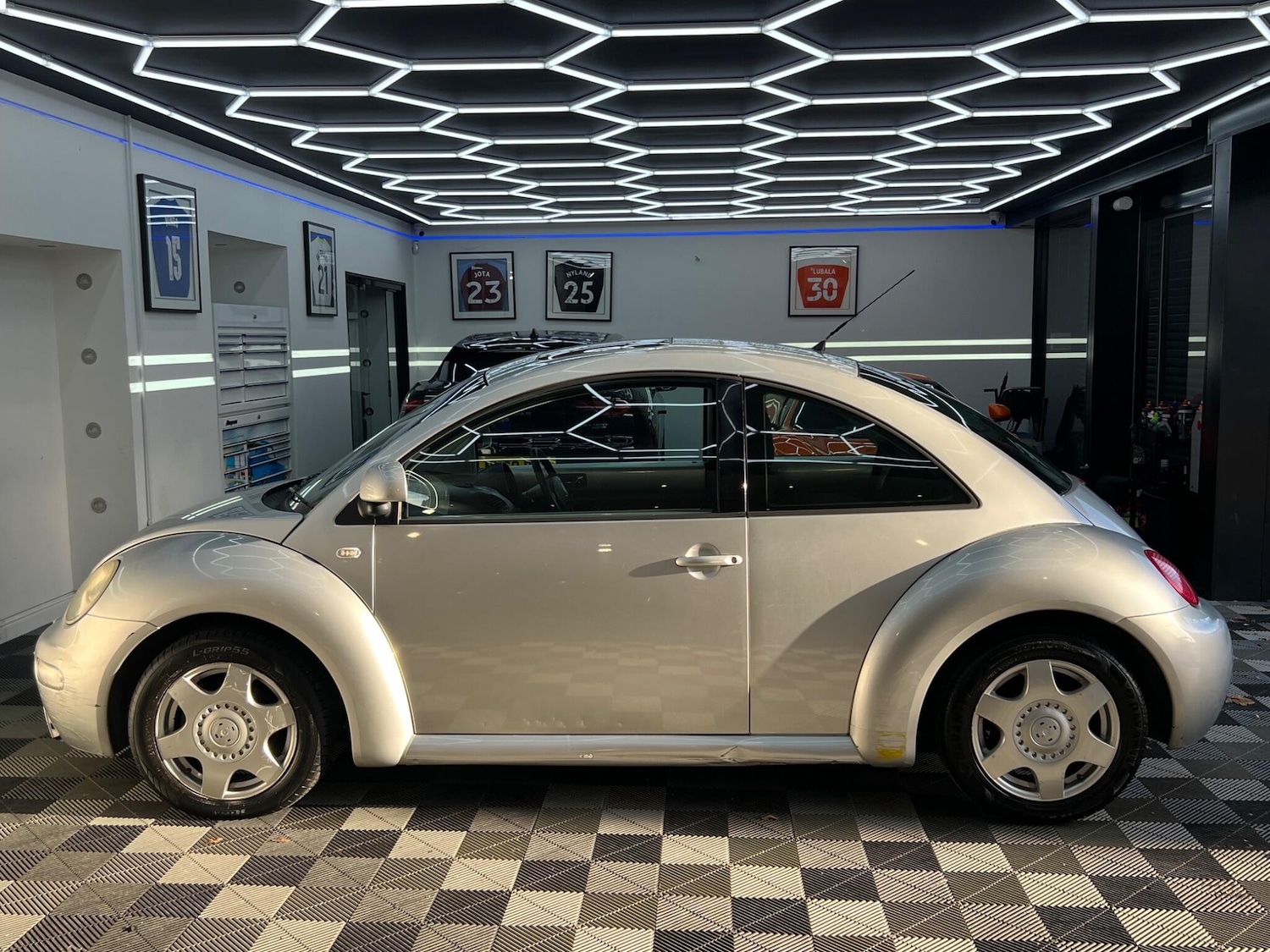 Used Volkswagen Beetle 2001 for sale - 76658838: Photo 4