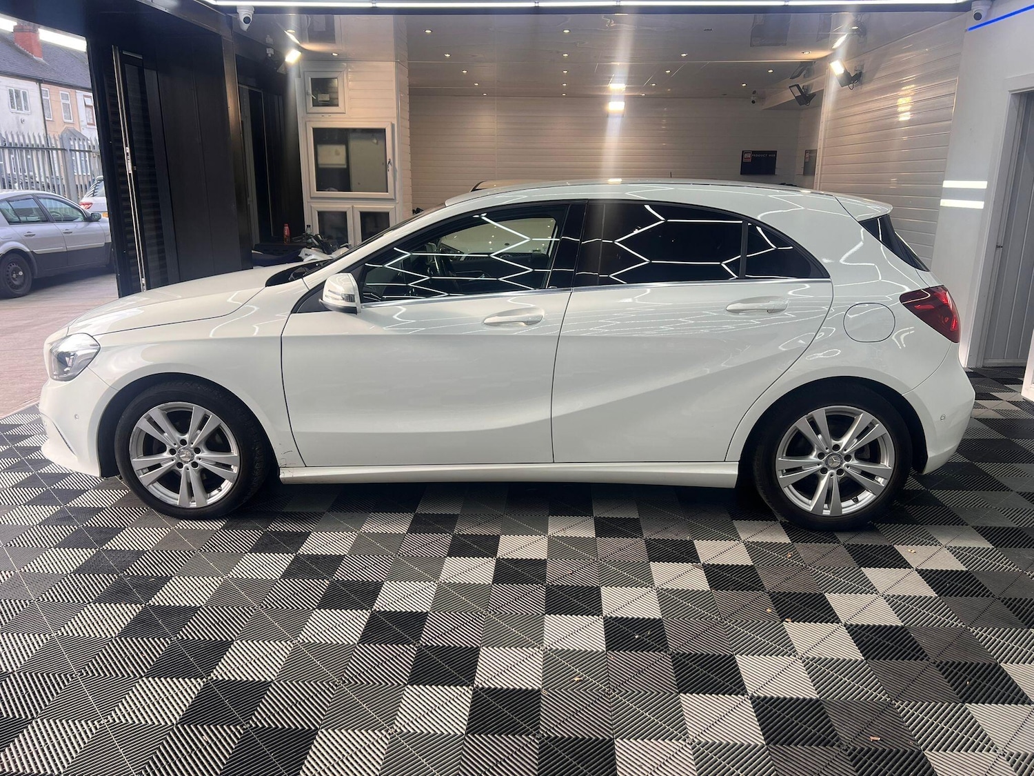 Used Mercedes-Benz A-Class 2015 for sale - 76527638: Photo 5