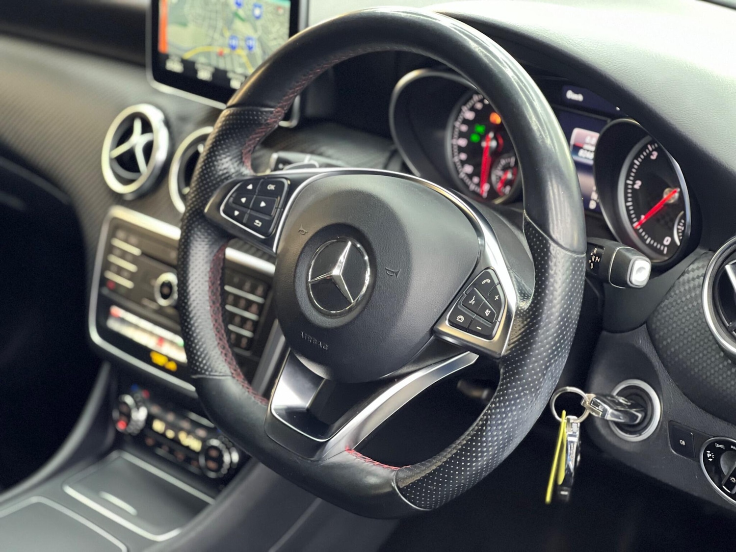 Used Mercedes-Benz A-Class 2015 for sale - 76607633: Photo 28