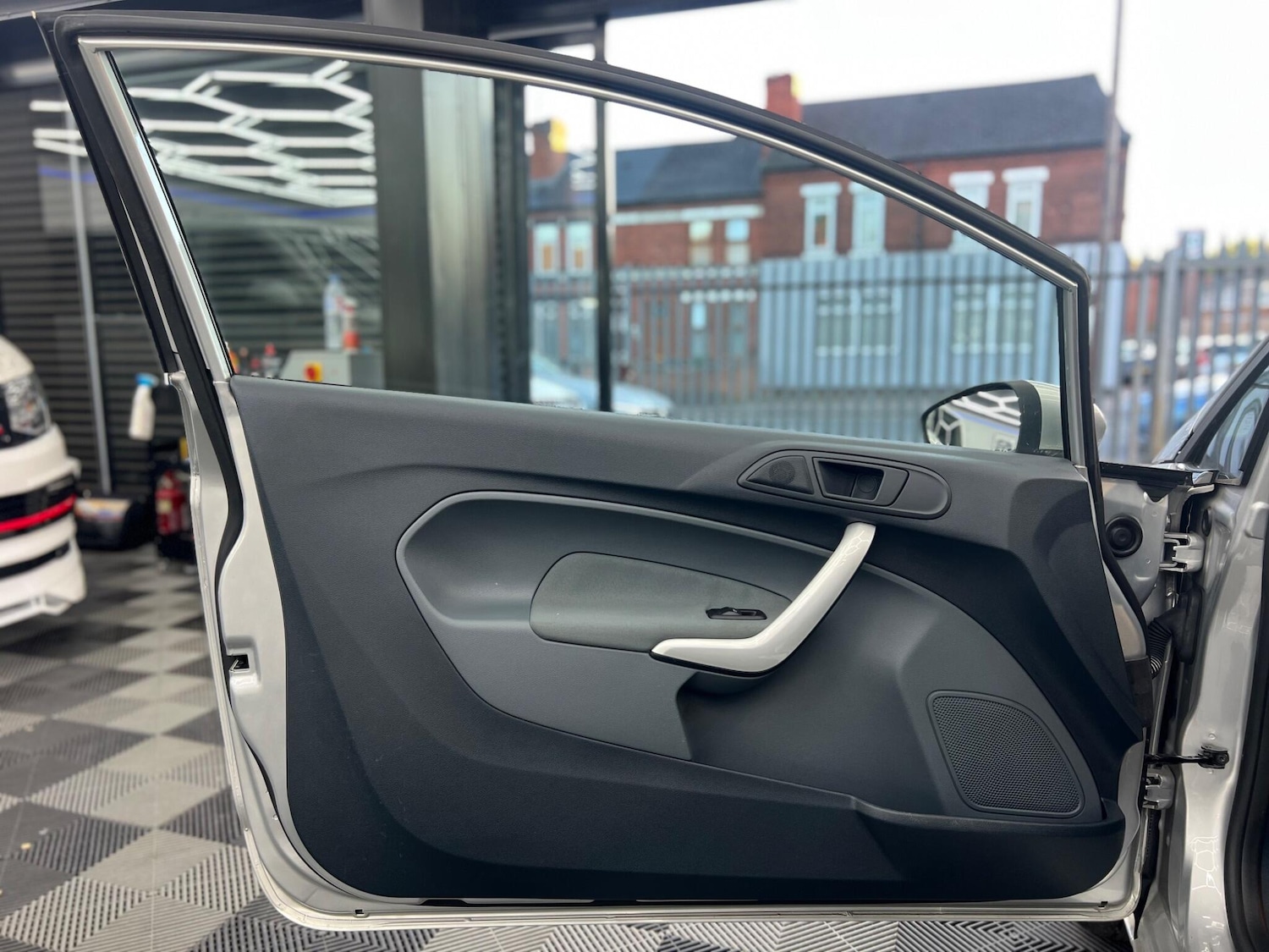 Used Ford Fiesta 2010 for sale - 76084251: Photo 13