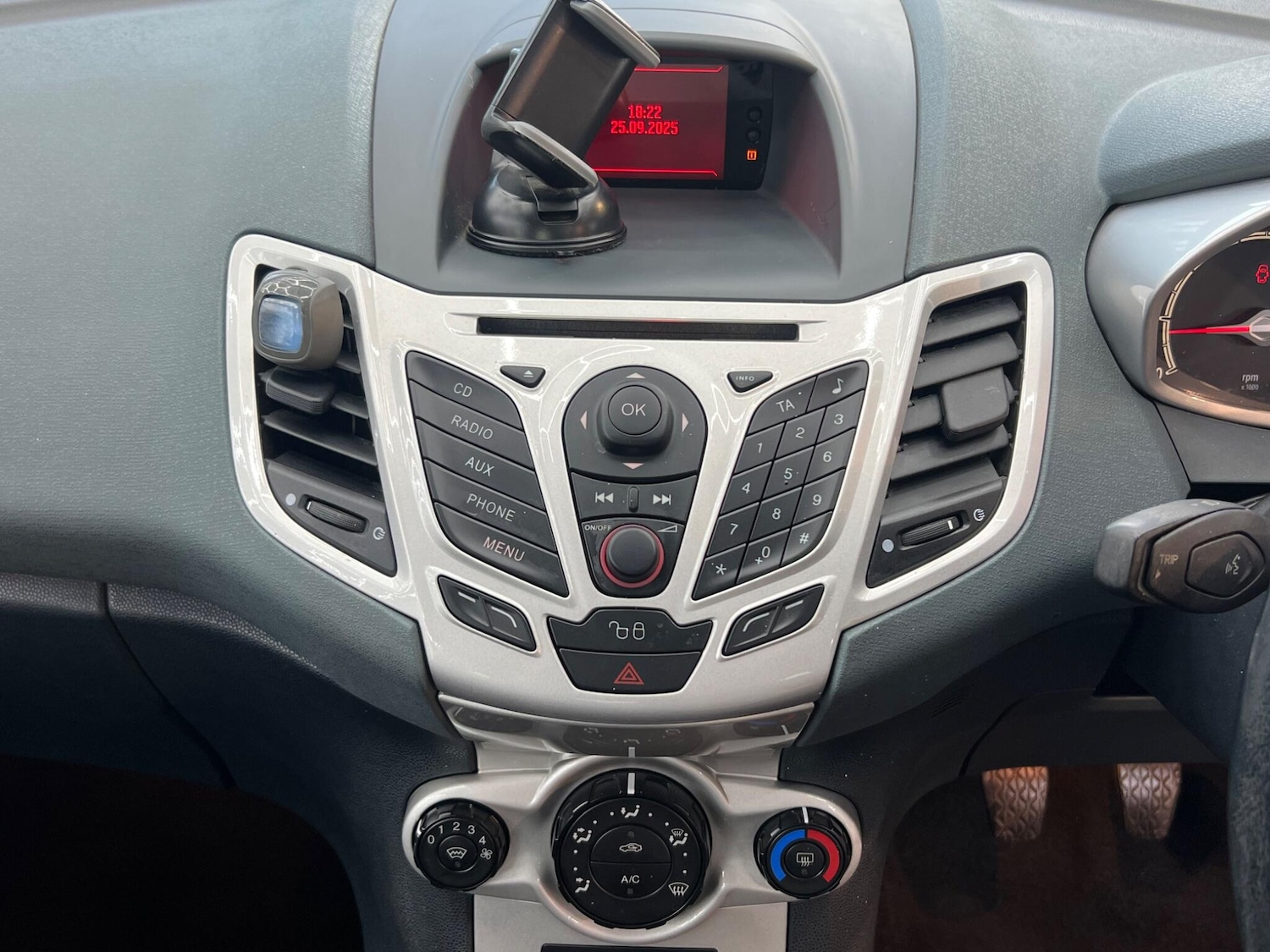 Used Ford Fiesta 2010 for sale - 76084251: Photo 18