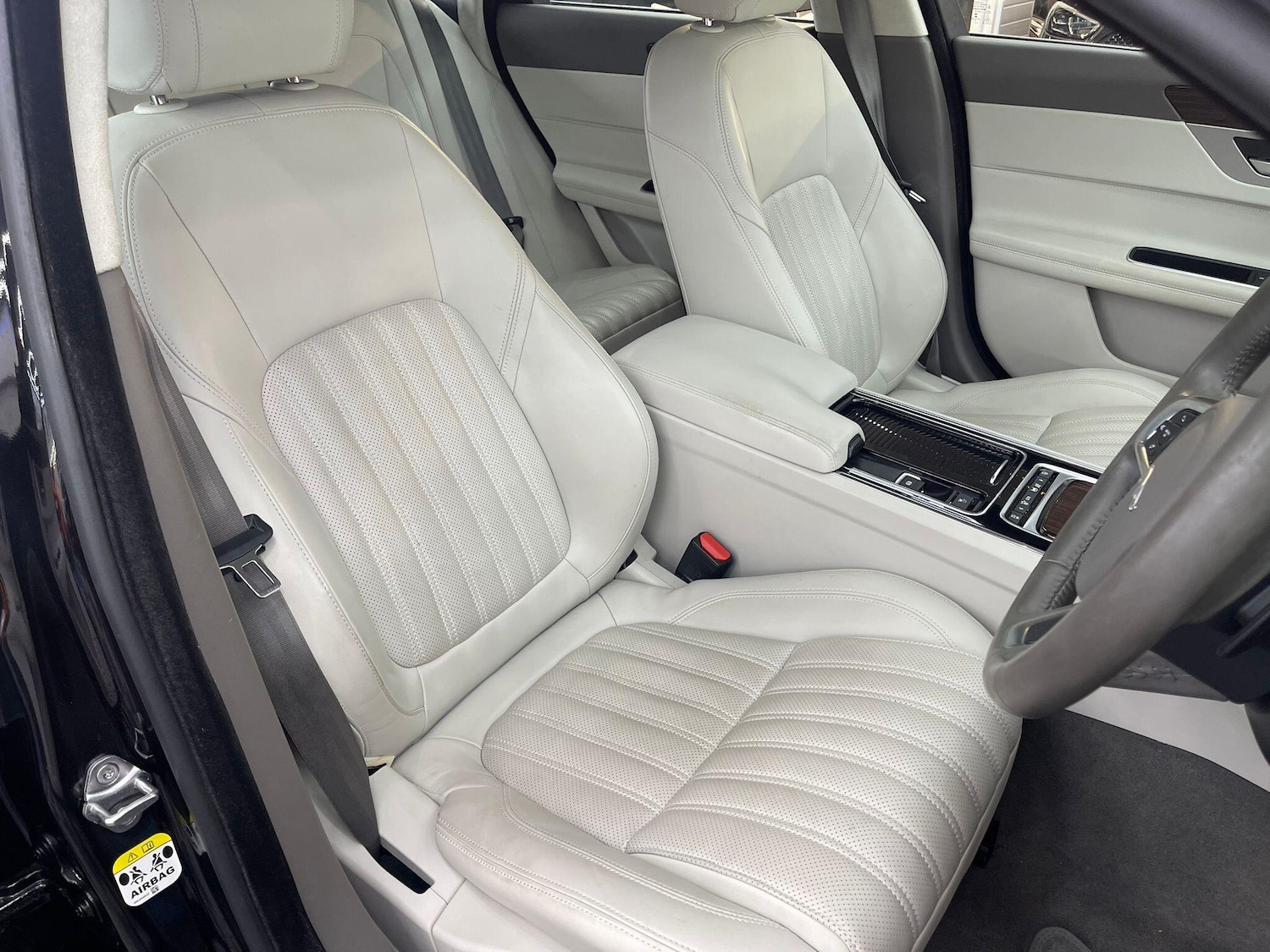 Used Jaguar XF 2019 for sale - 76612892: Photo 10